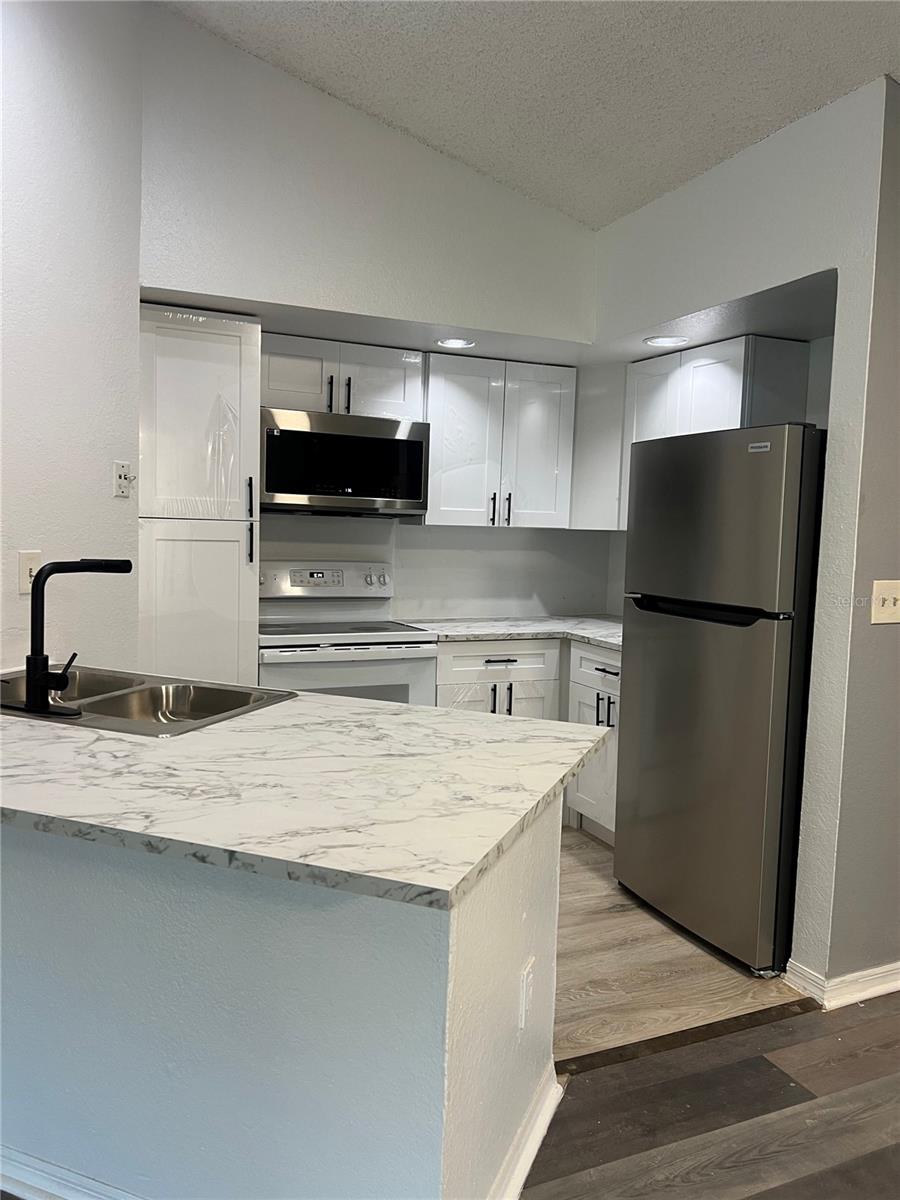 Image 3 of 19 For 4536 Commander Drive 1538