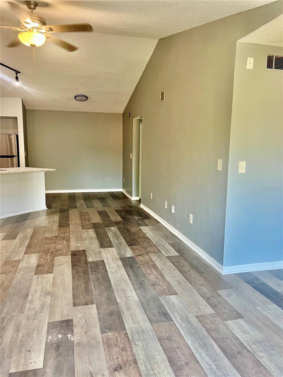 Image 5 of 19 For 4536 Commander Drive 1538