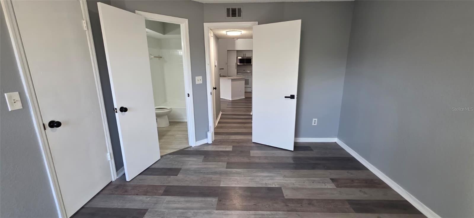 Image 6 of 19 For 4536 Commander Drive 1538