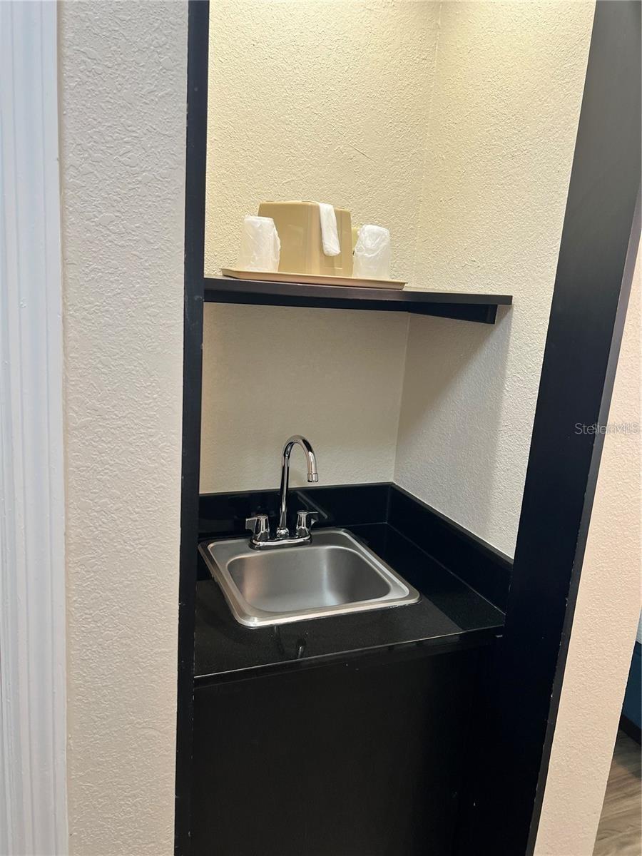 Image 9 of 18 For 3000 Maingate Lane 209