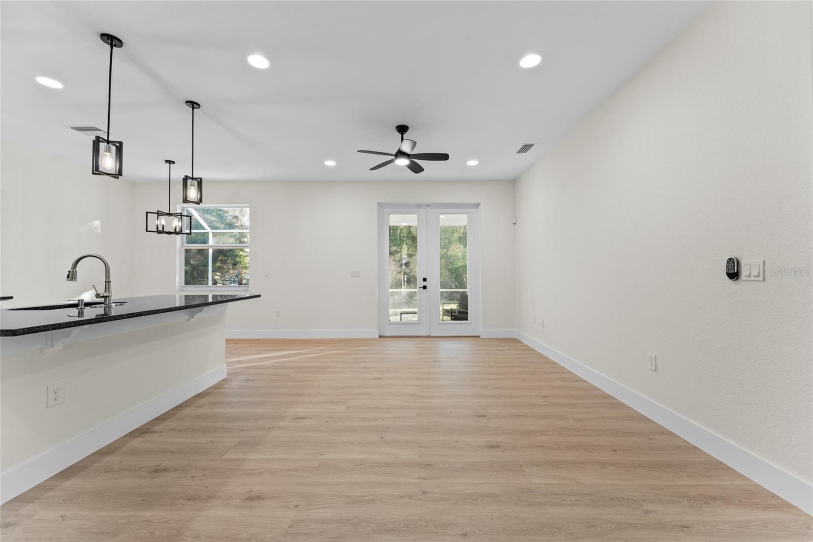 Image 11 of 47 For 2503 Dumont Lane