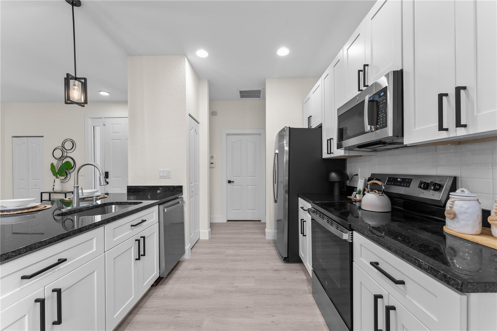 Image 15 of 47 For 2503 Dumont Lane