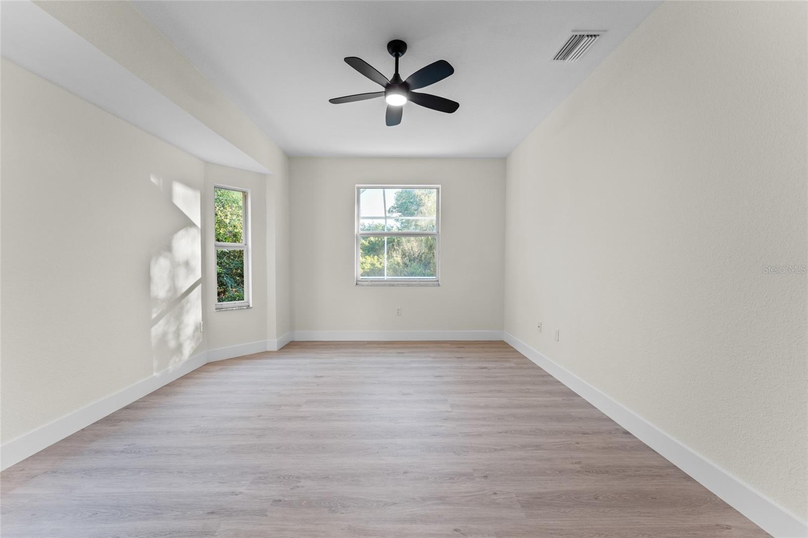 Image 20 of 47 For 2503 Dumont Lane