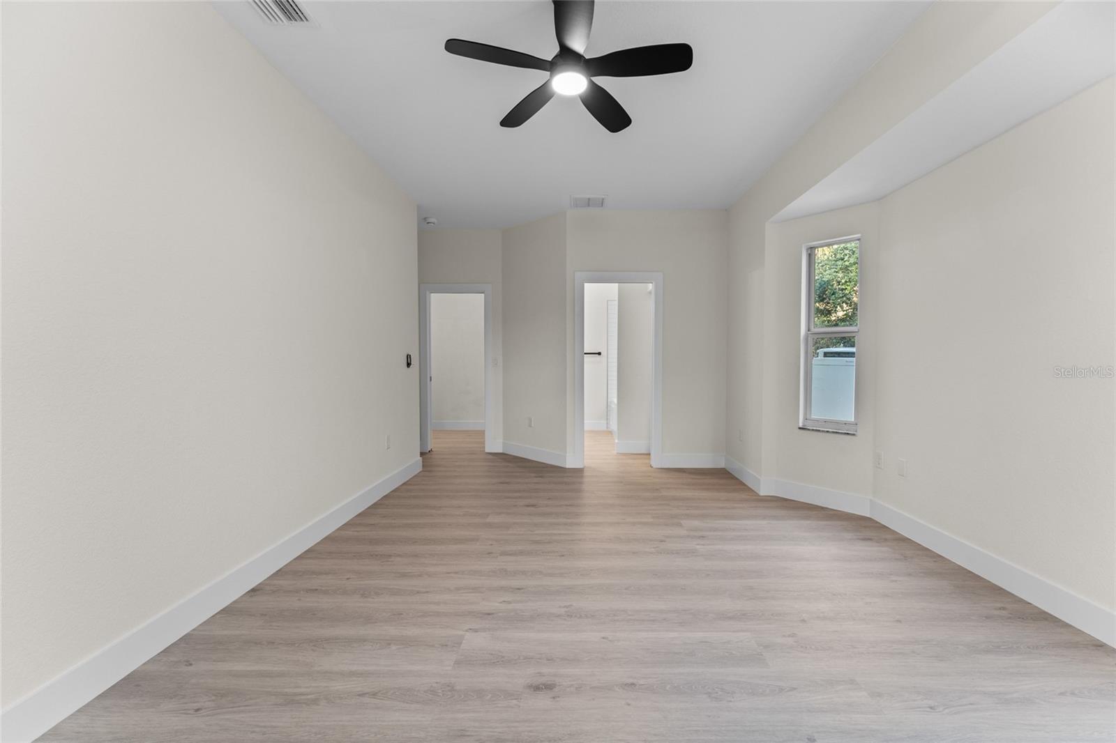 Image 22 of 47 For 2503 Dumont Lane