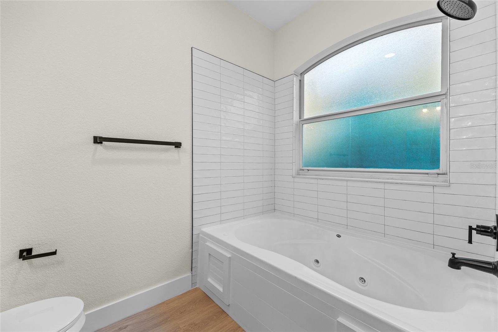 Image 25 of 47 For 2503 Dumont Lane