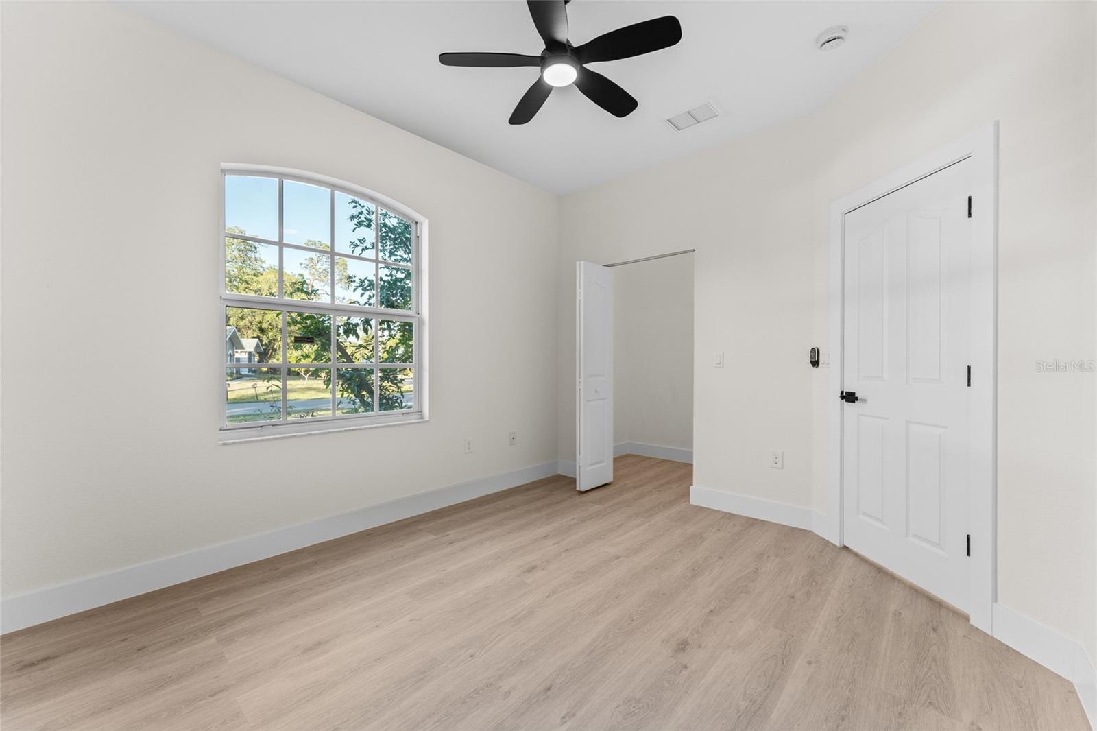 Image 30 of 47 For 2503 Dumont Lane