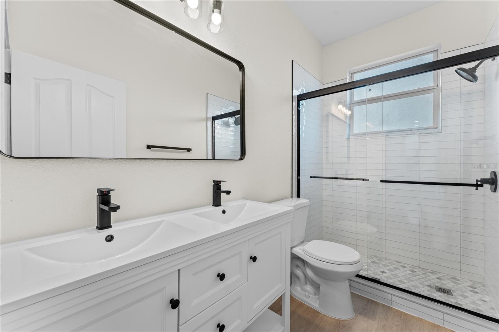 Image 32 of 47 For 2503 Dumont Lane