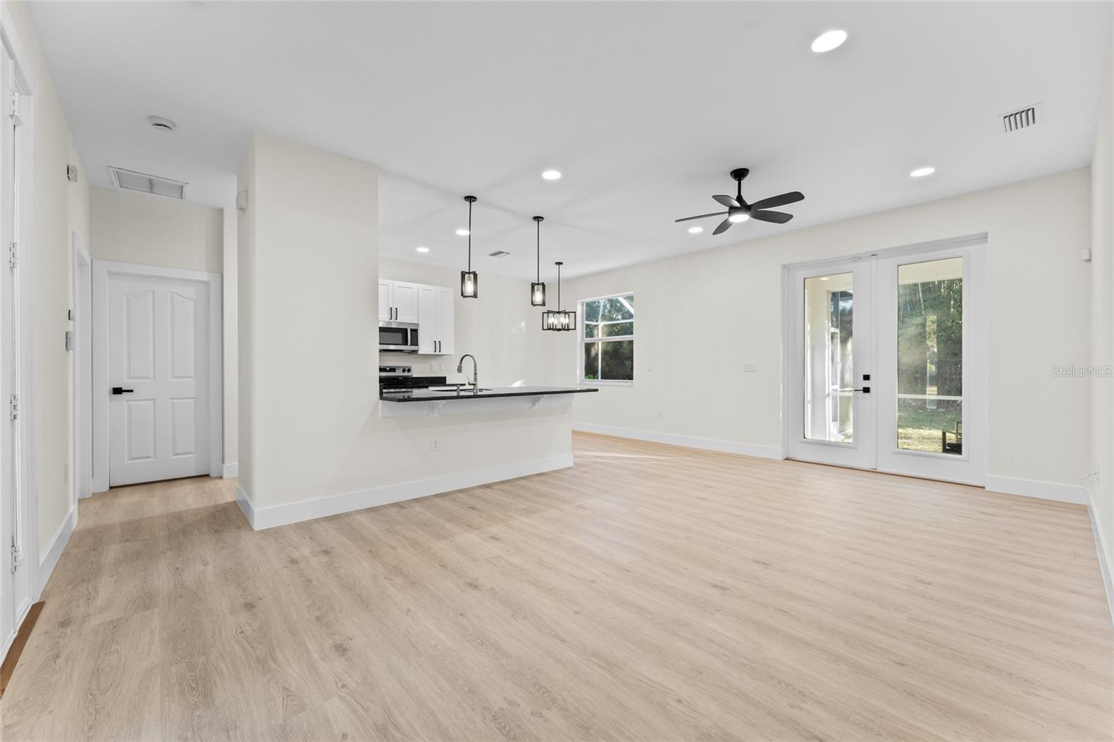 Image 8 of 47 For 2503 Dumont Lane