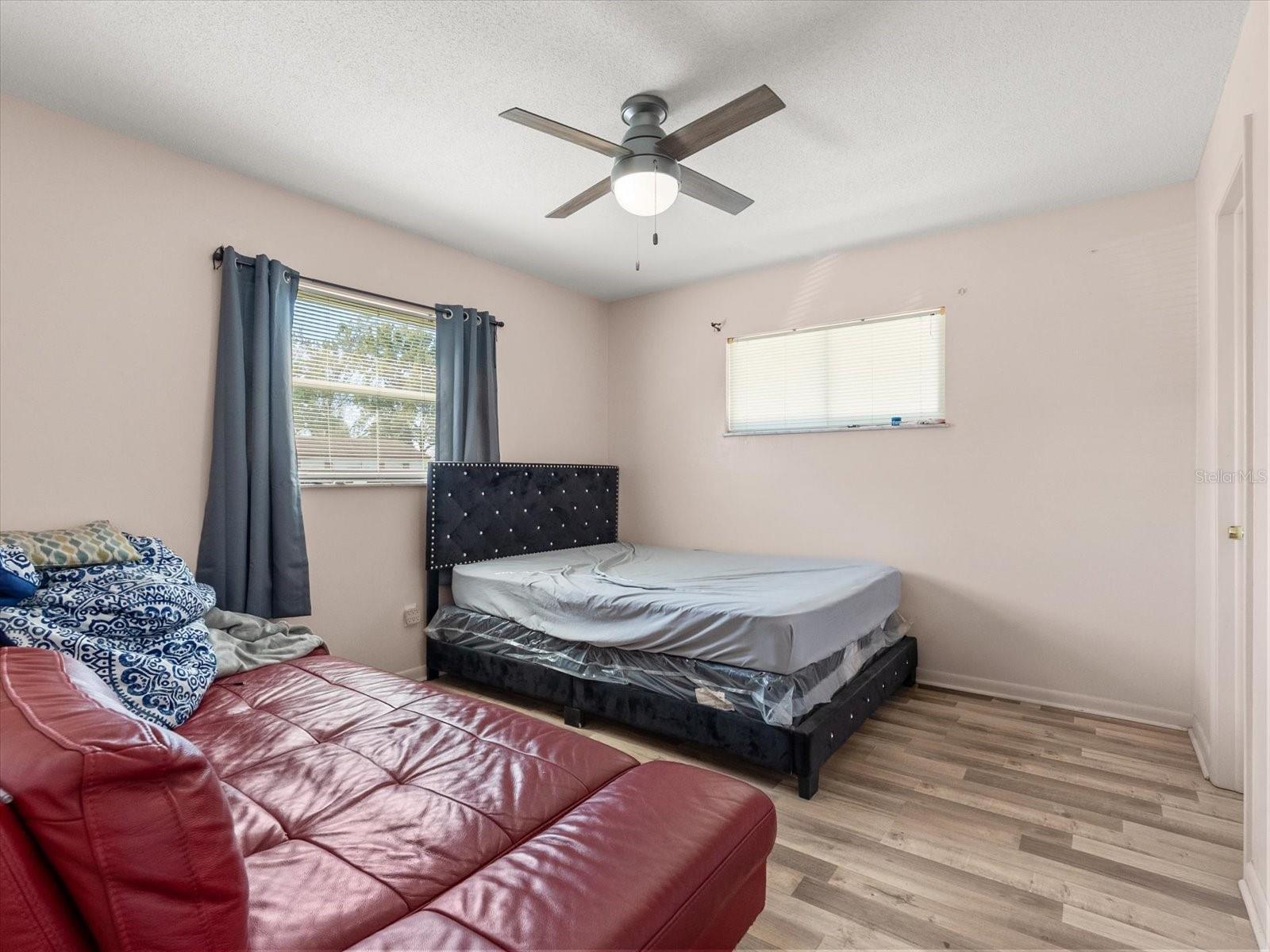 Image 11 of 26 For 4045 Castlegate Drive