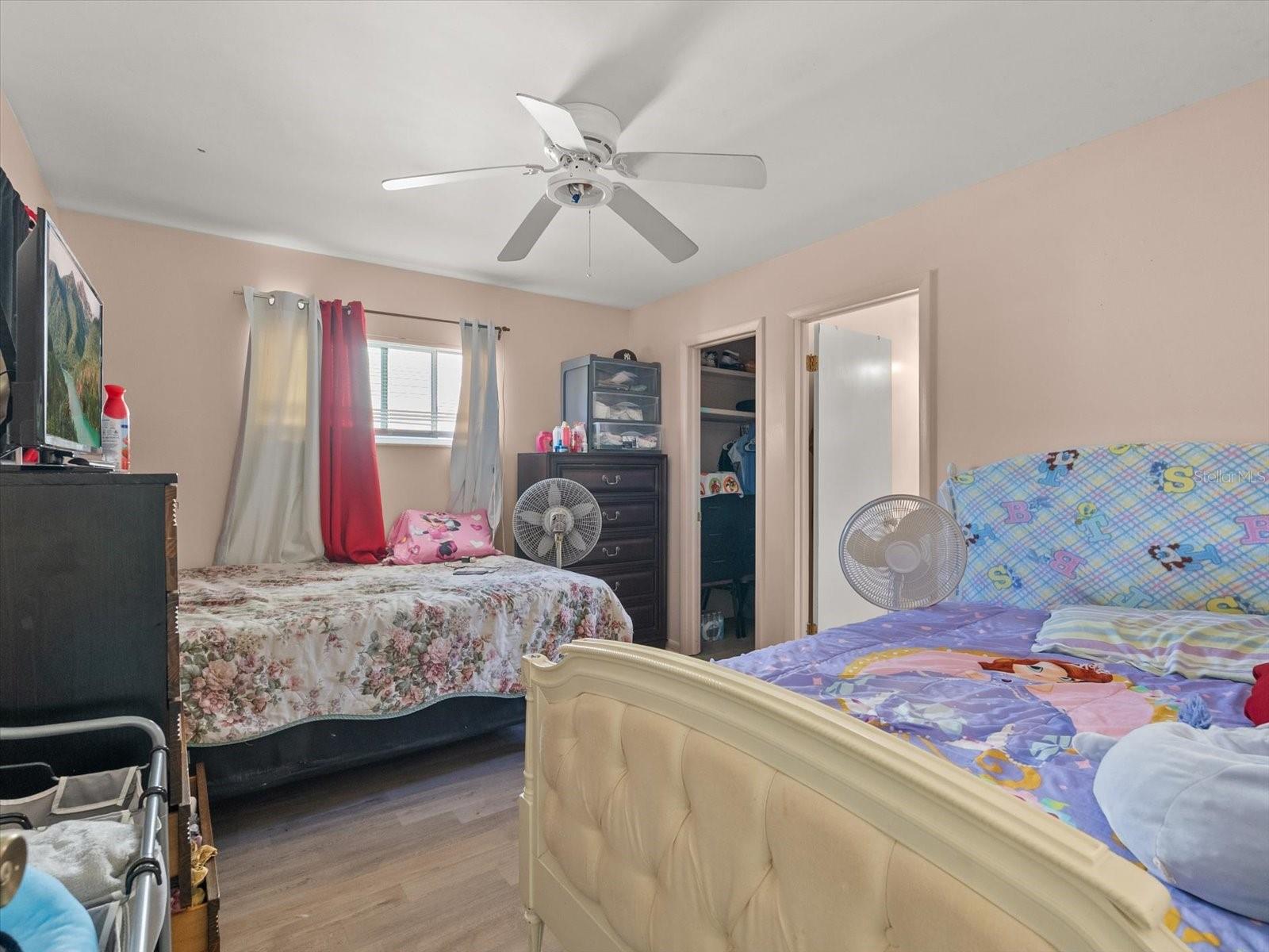 Image 13 of 26 For 4045 Castlegate Drive