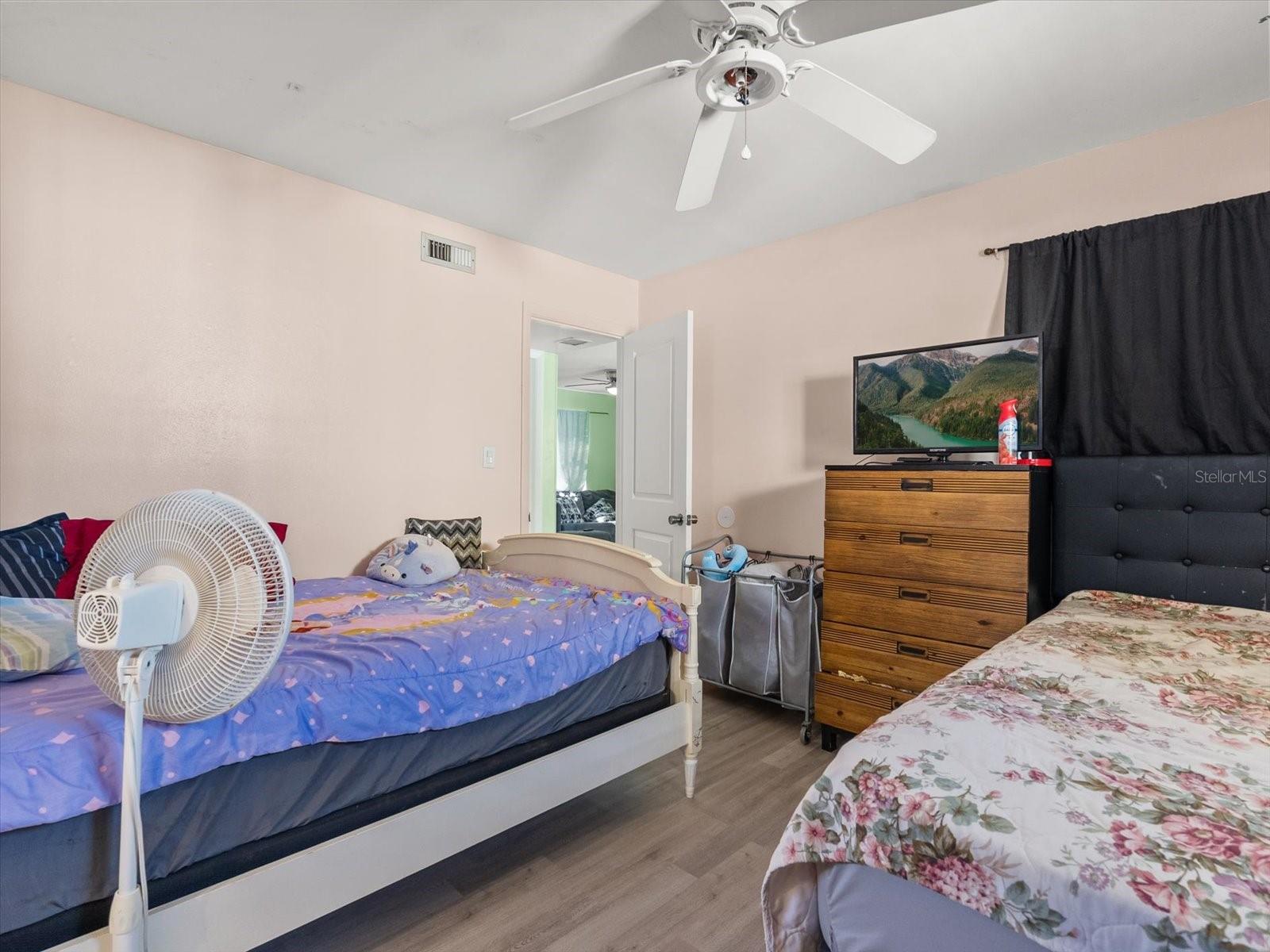 Image 14 of 26 For 4045 Castlegate Drive