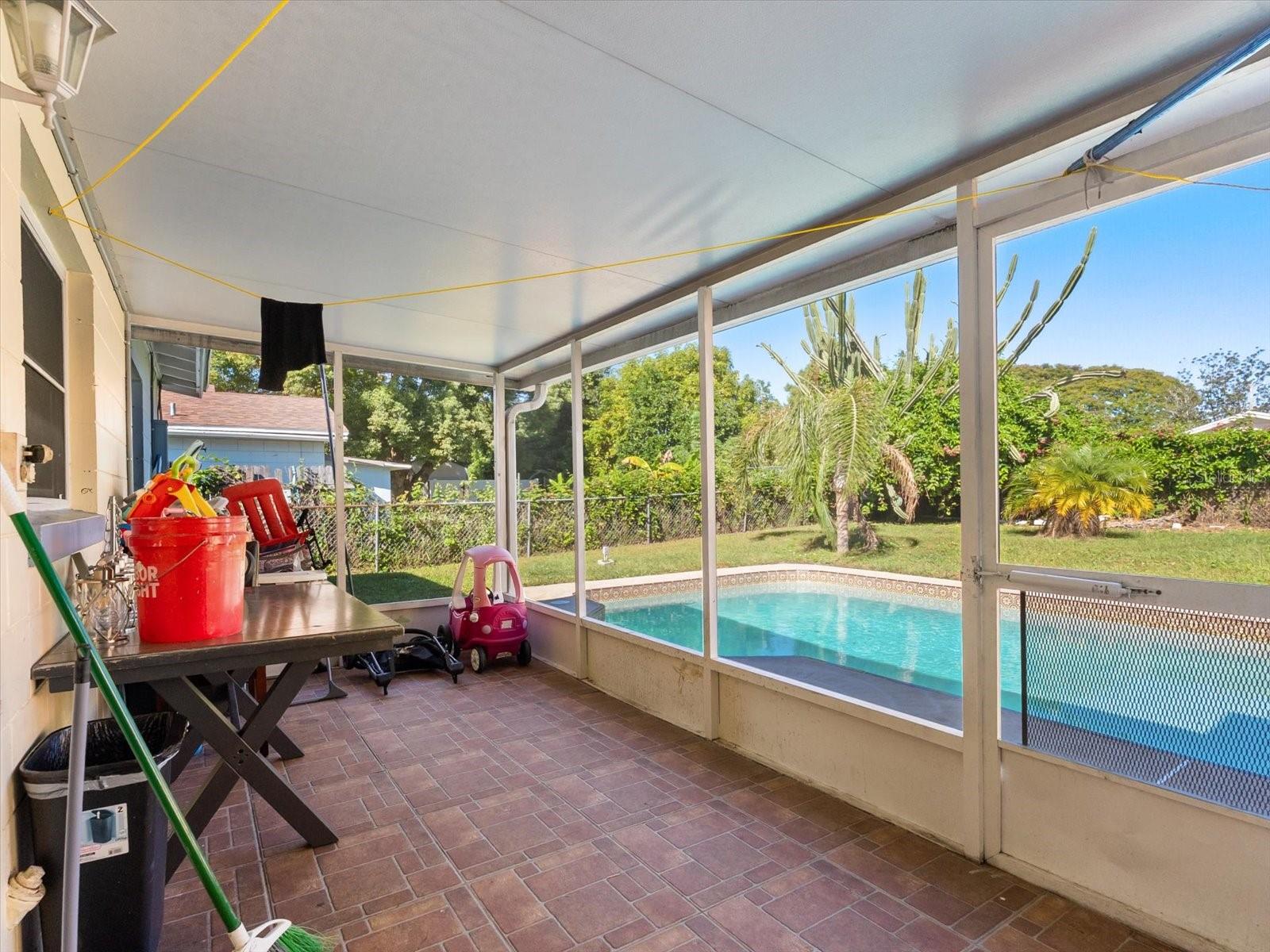 Image 18 of 26 For 4045 Castlegate Drive