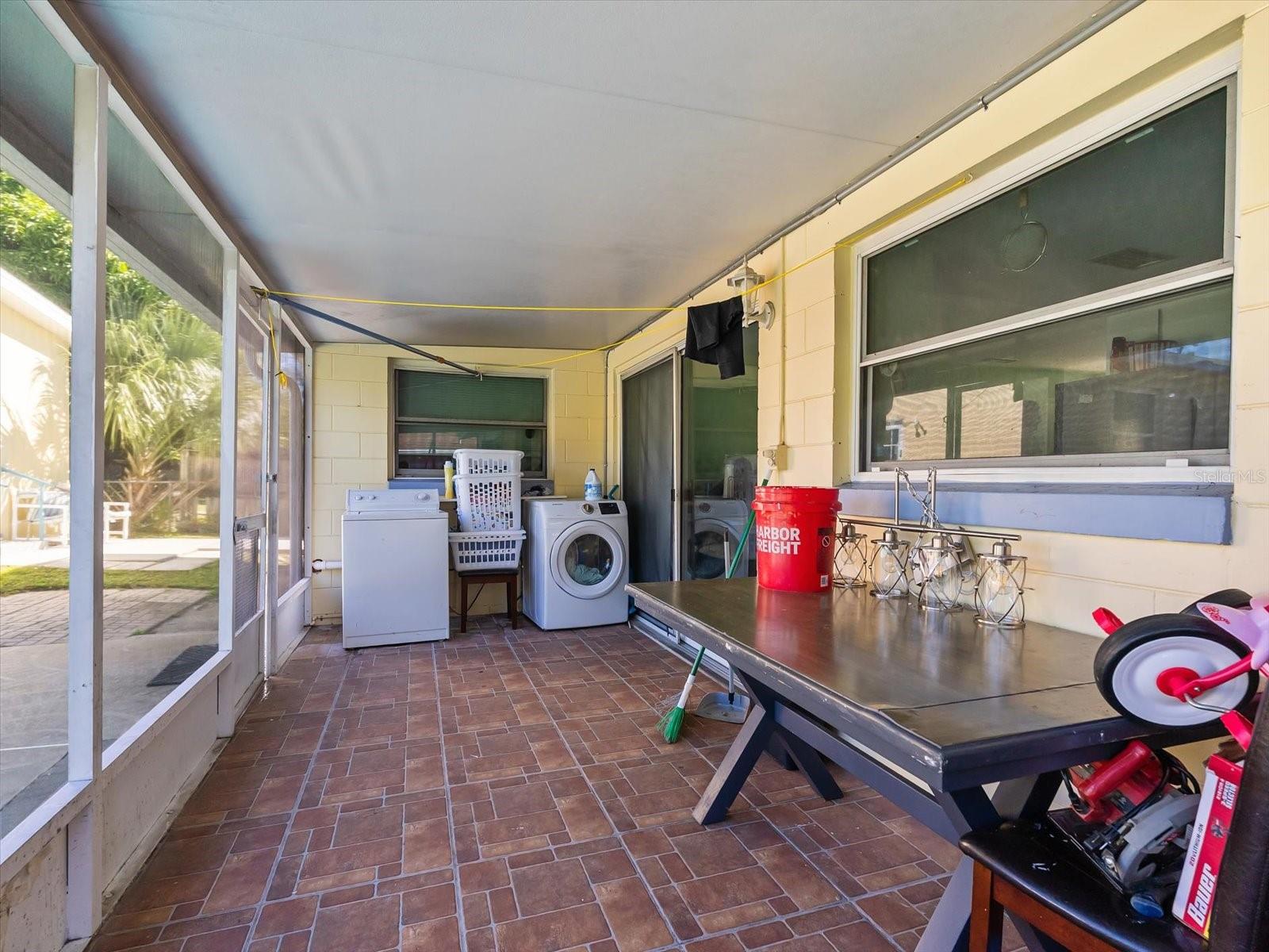 Image 19 of 26 For 4045 Castlegate Drive