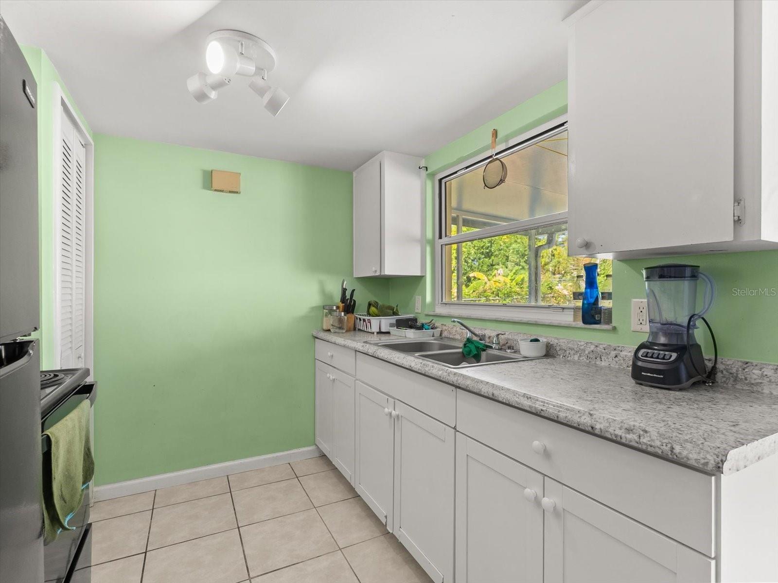 Image 4 of 26 For 4045 Castlegate Drive