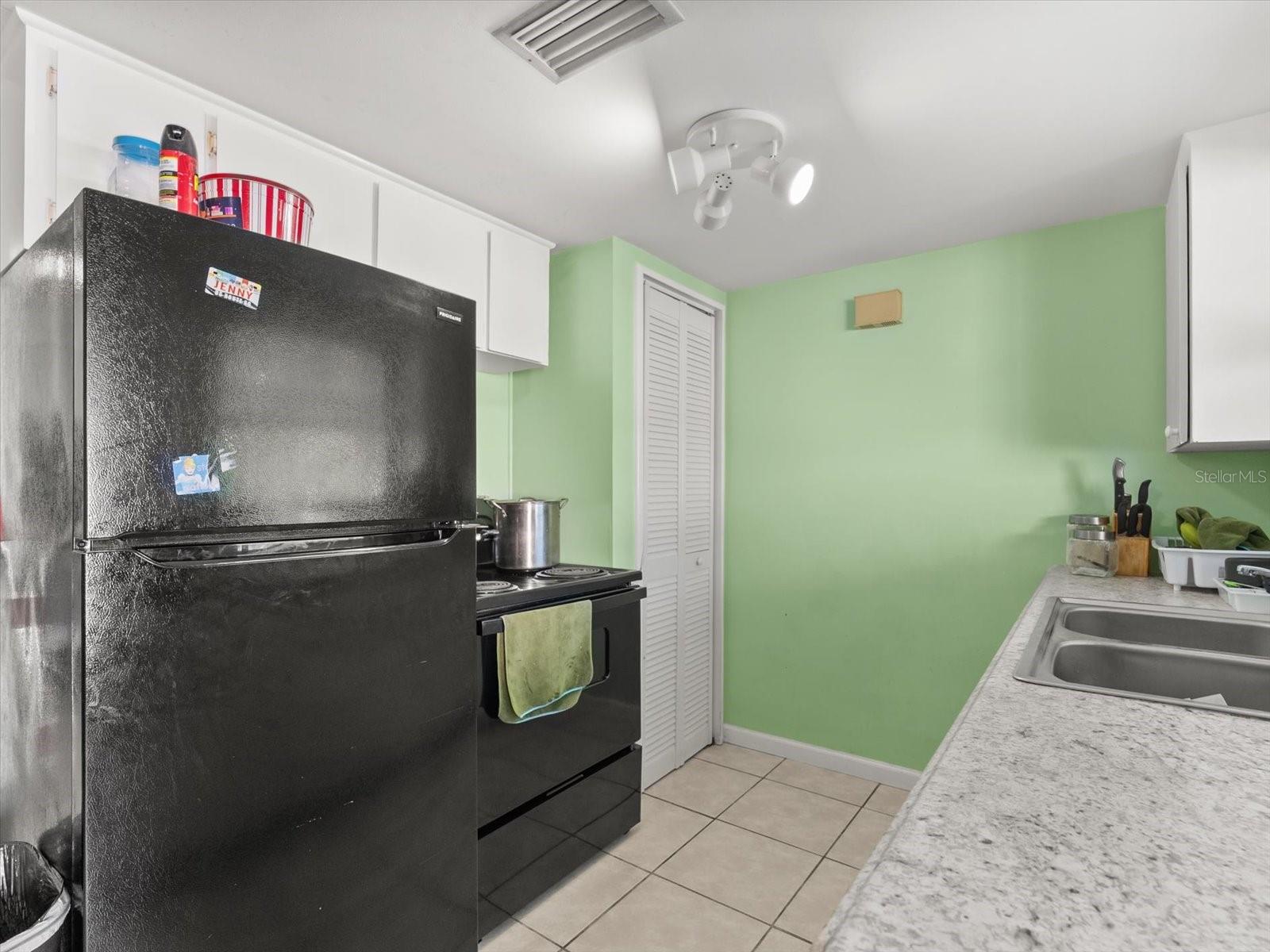 Image 5 of 26 For 4045 Castlegate Drive