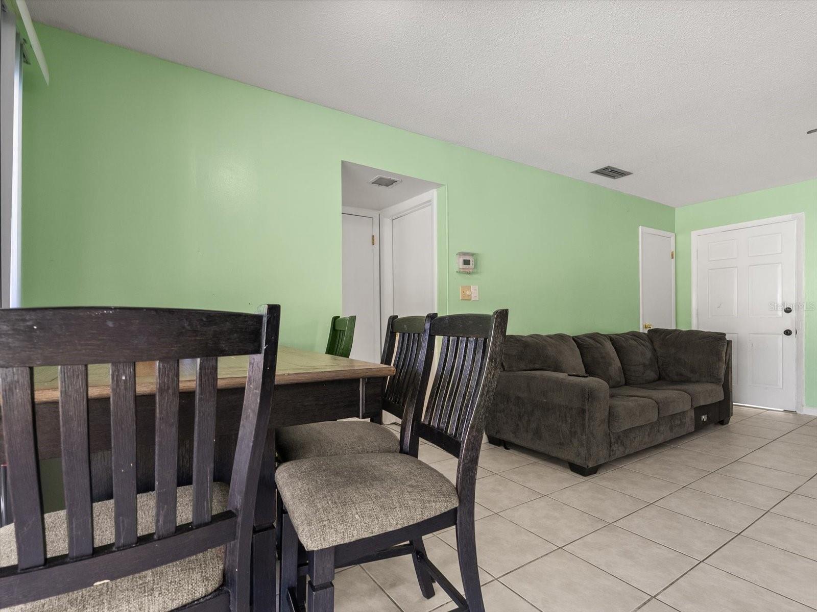 Image 7 of 26 For 4045 Castlegate Drive