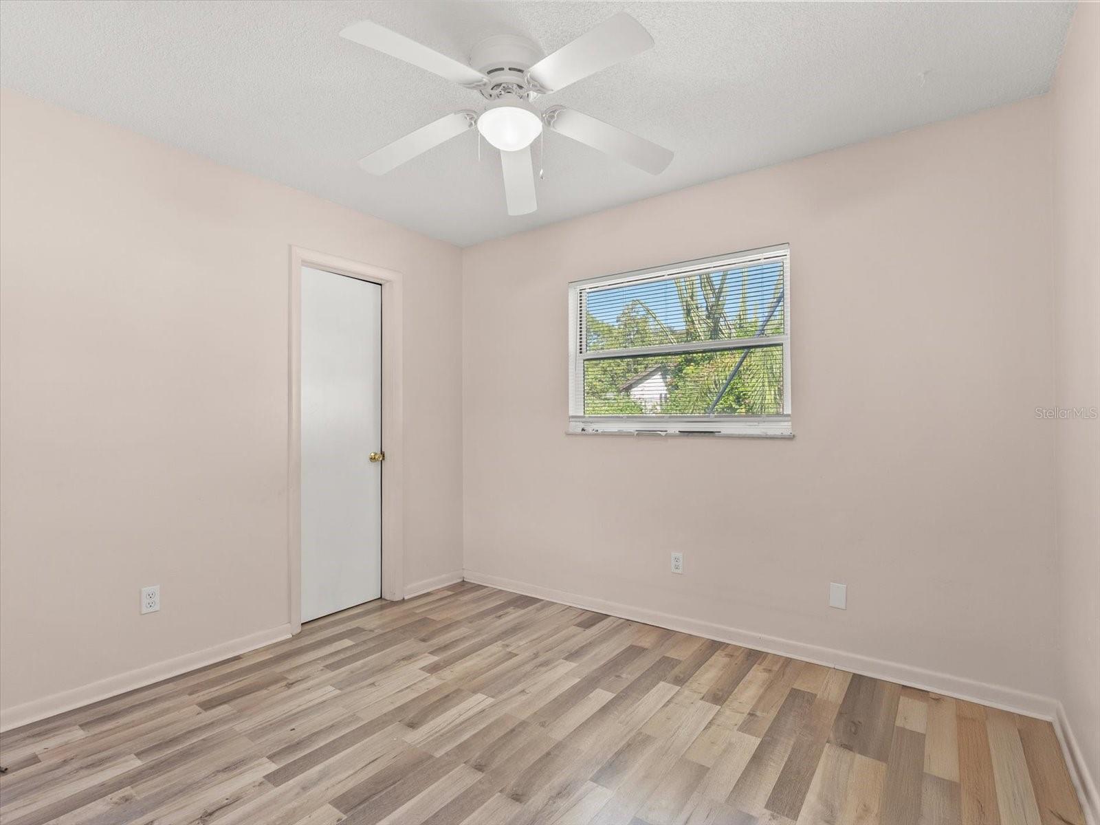 Image 8 of 26 For 4045 Castlegate Drive