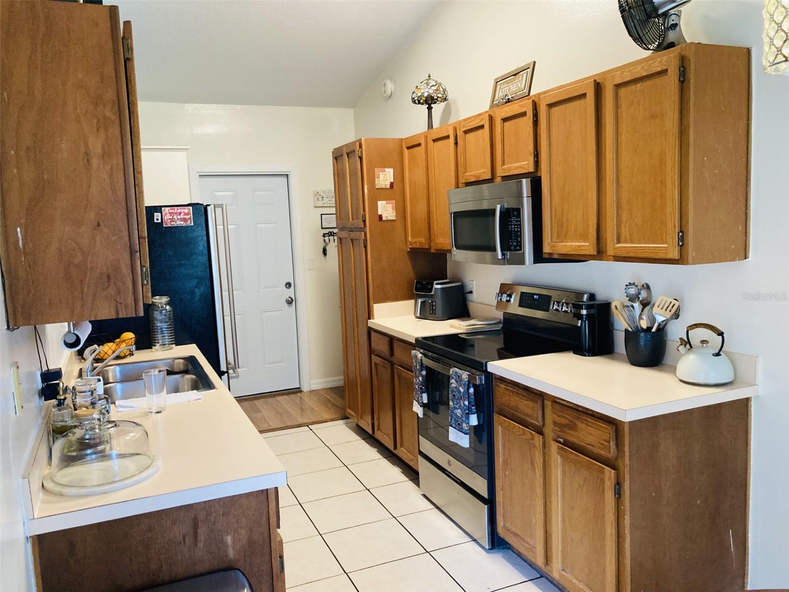 Image 6 of 13 For 2704 Kendall Avenue