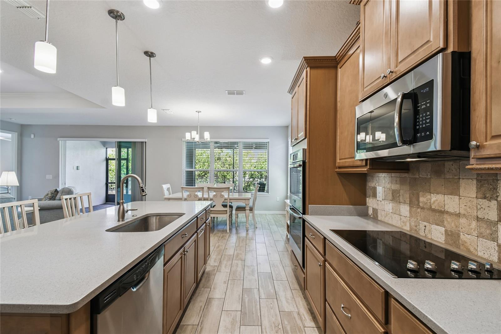 Image 17 of 67 For 461 Treviso Dr