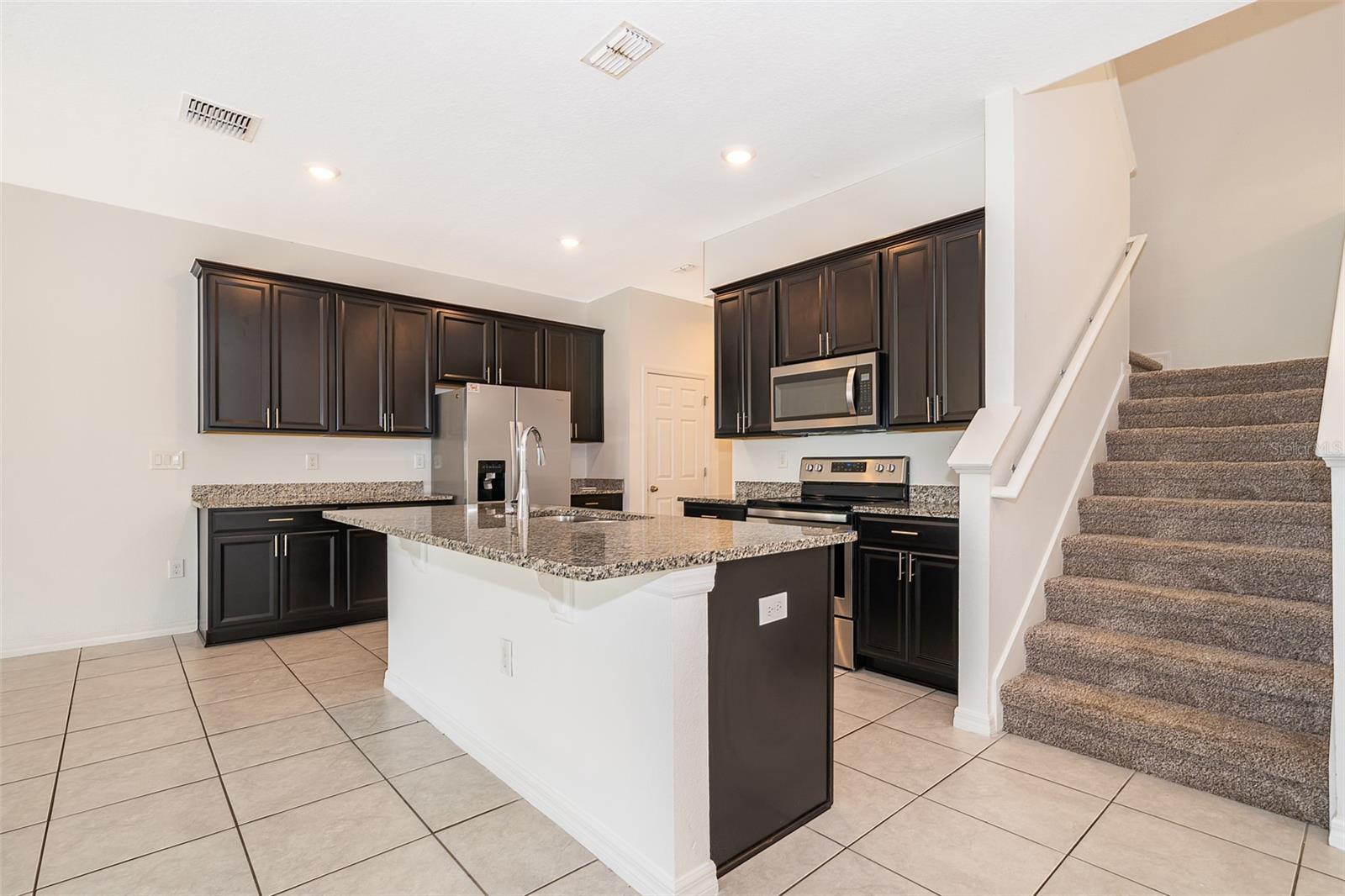 Image 5 of 28 For 15217 Willow Arbor Circle 94