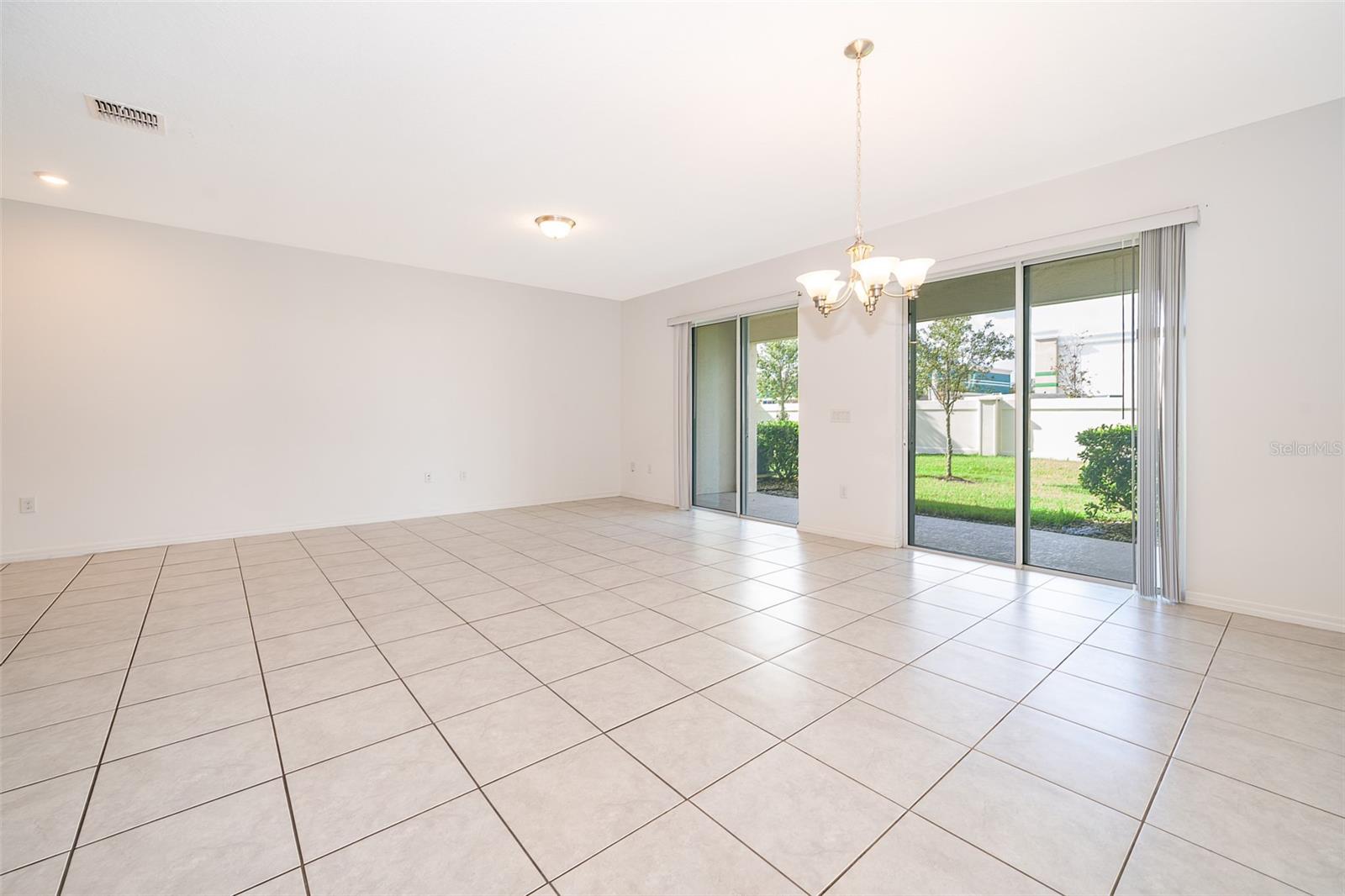 Image 7 of 28 For 15217 Willow Arbor Circle 94