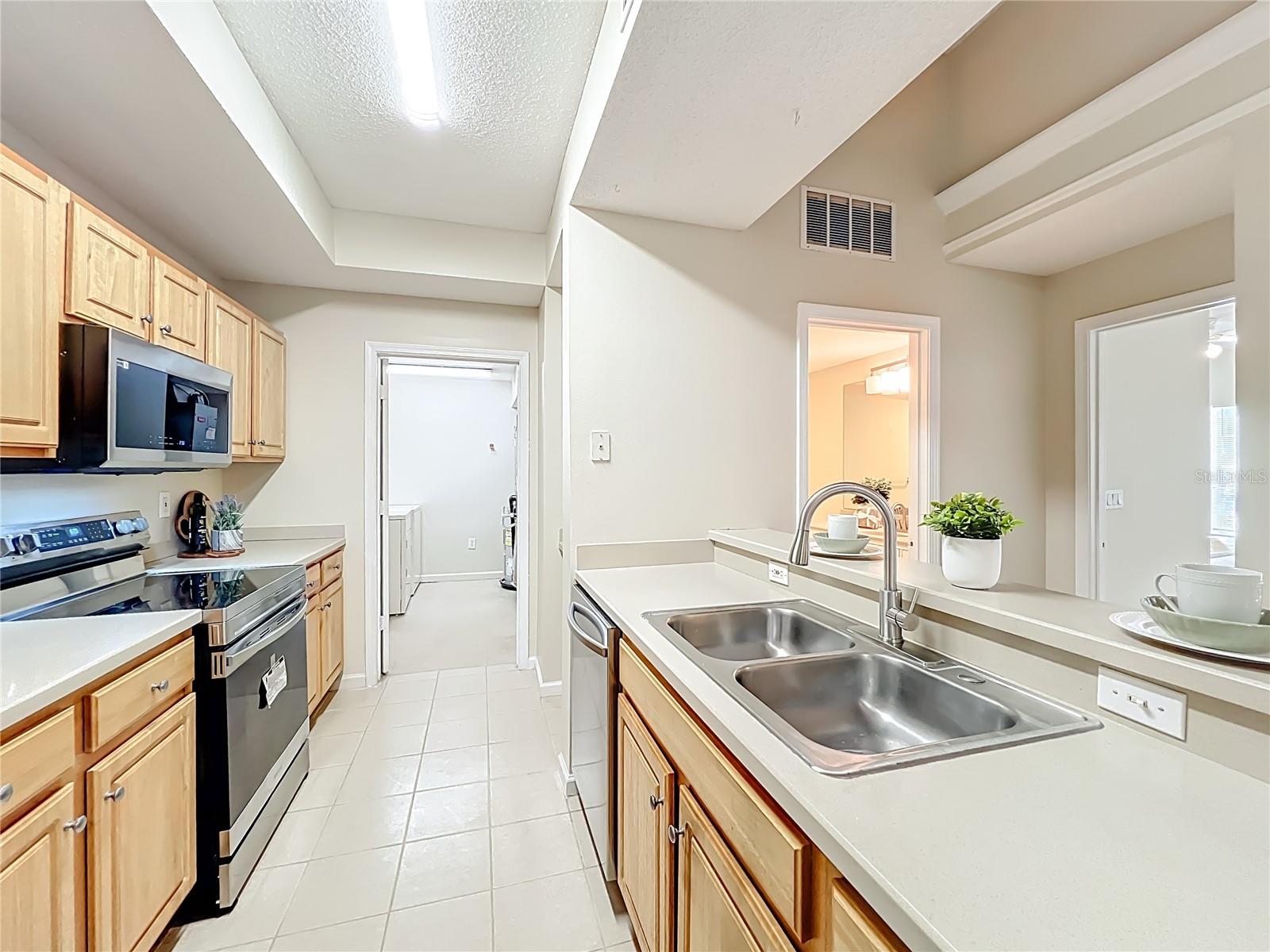 Image 11 of 49 For 12414 Baleria Cove 106