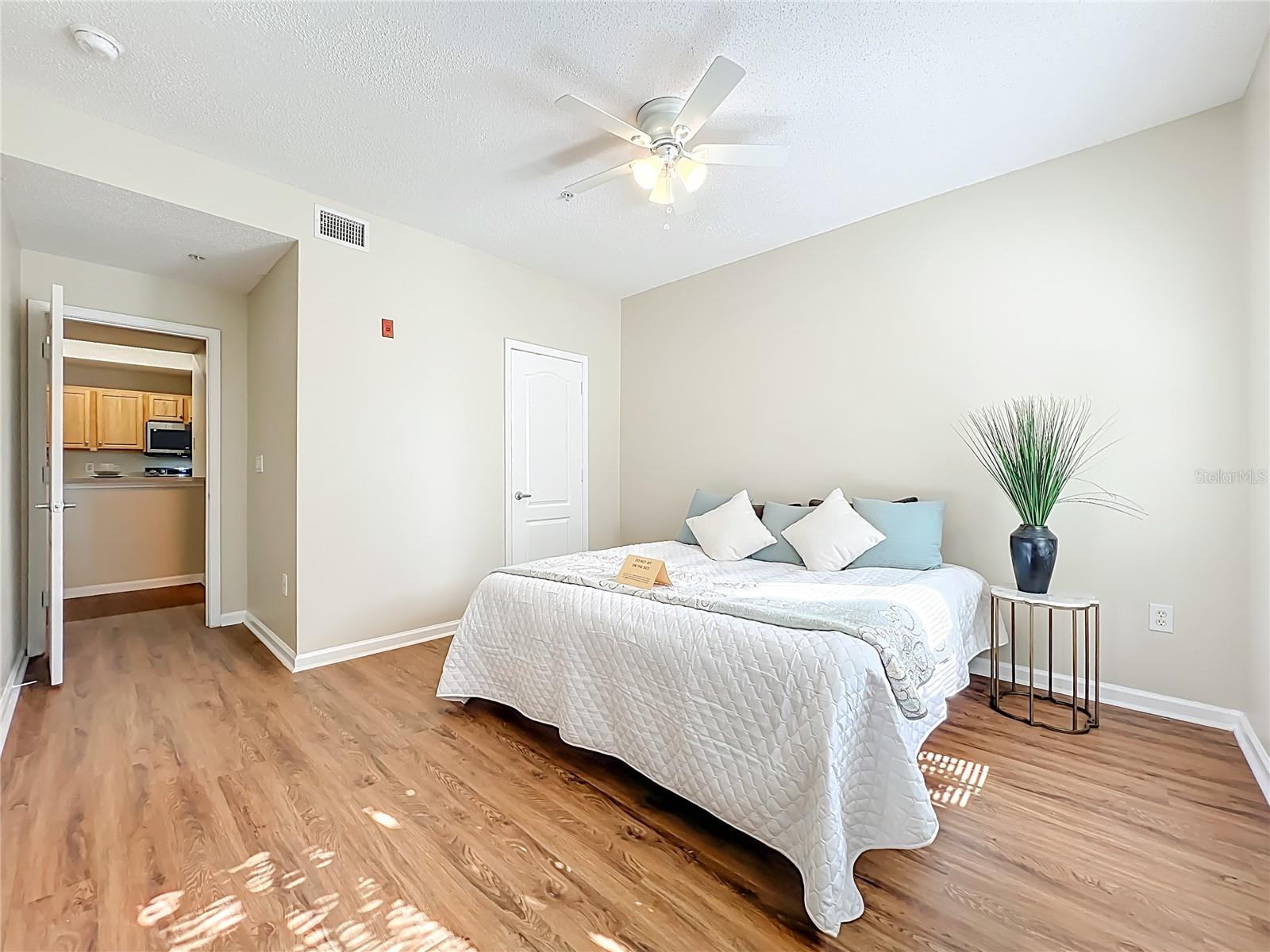 Image 22 of 49 For 12414 Baleria Cove 106