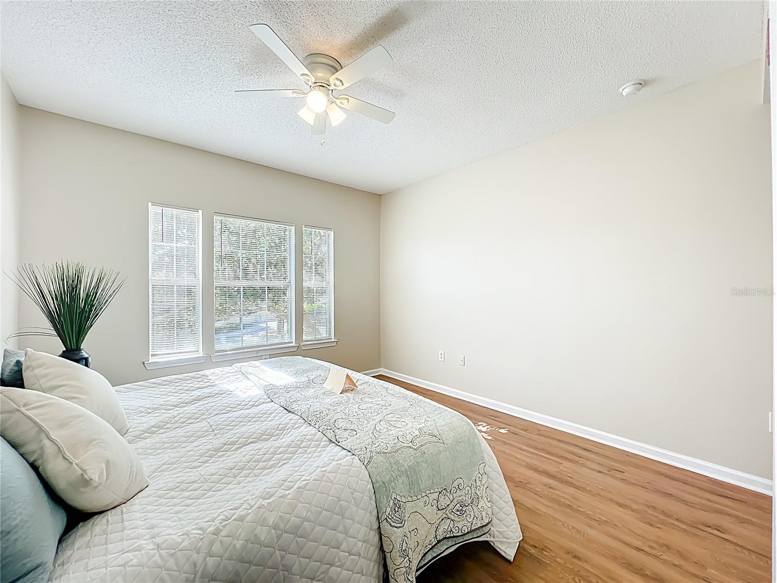 Image 23 of 49 For 12414 Baleria Cove 106