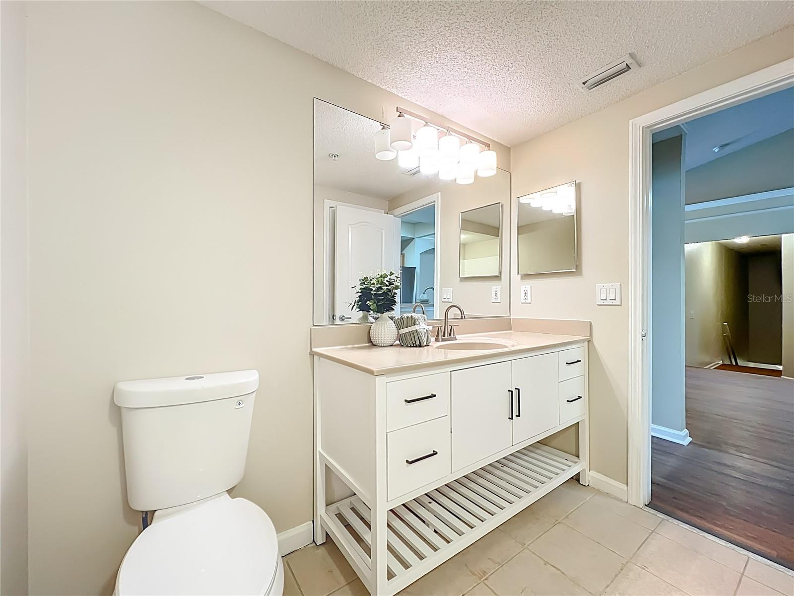 Image 26 of 49 For 12414 Baleria Cove 106