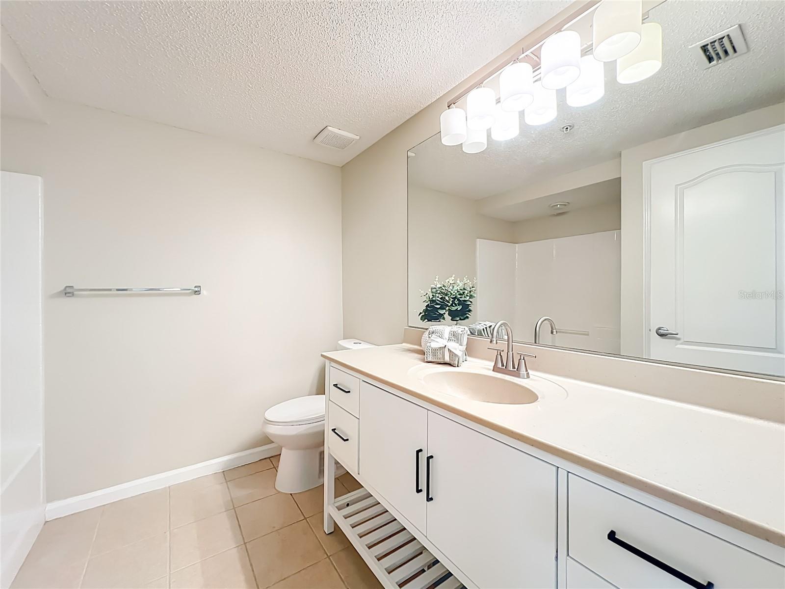 Image 27 of 49 For 12414 Baleria Cove 106