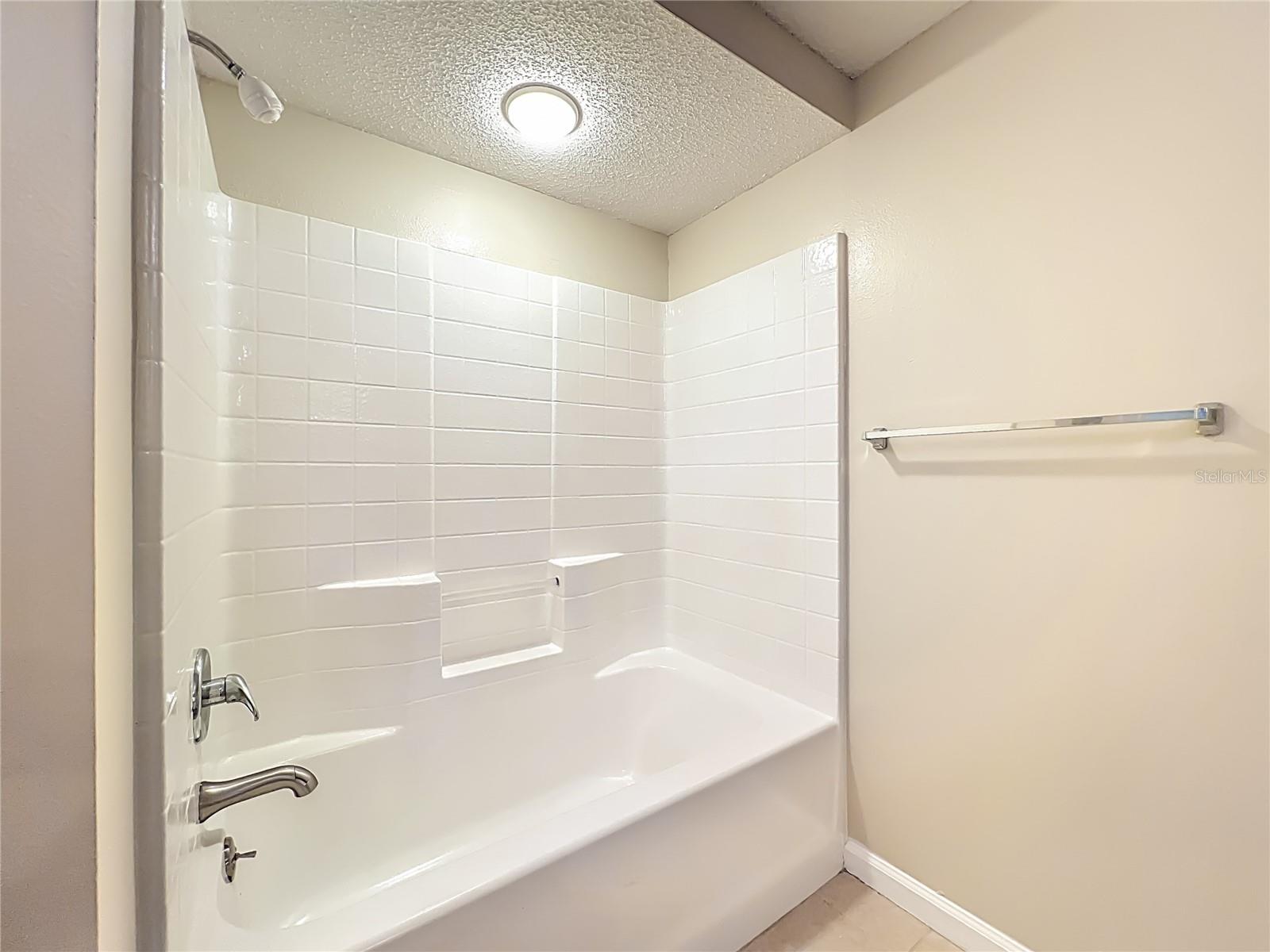 Image 28 of 49 For 12414 Baleria Cove 106