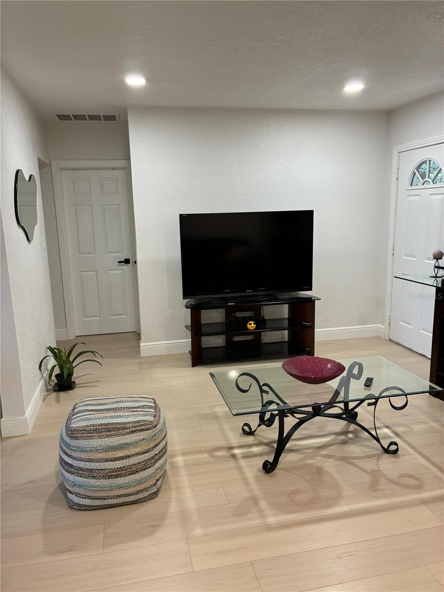 Image 3 of 12 For 6 Orion Avenue