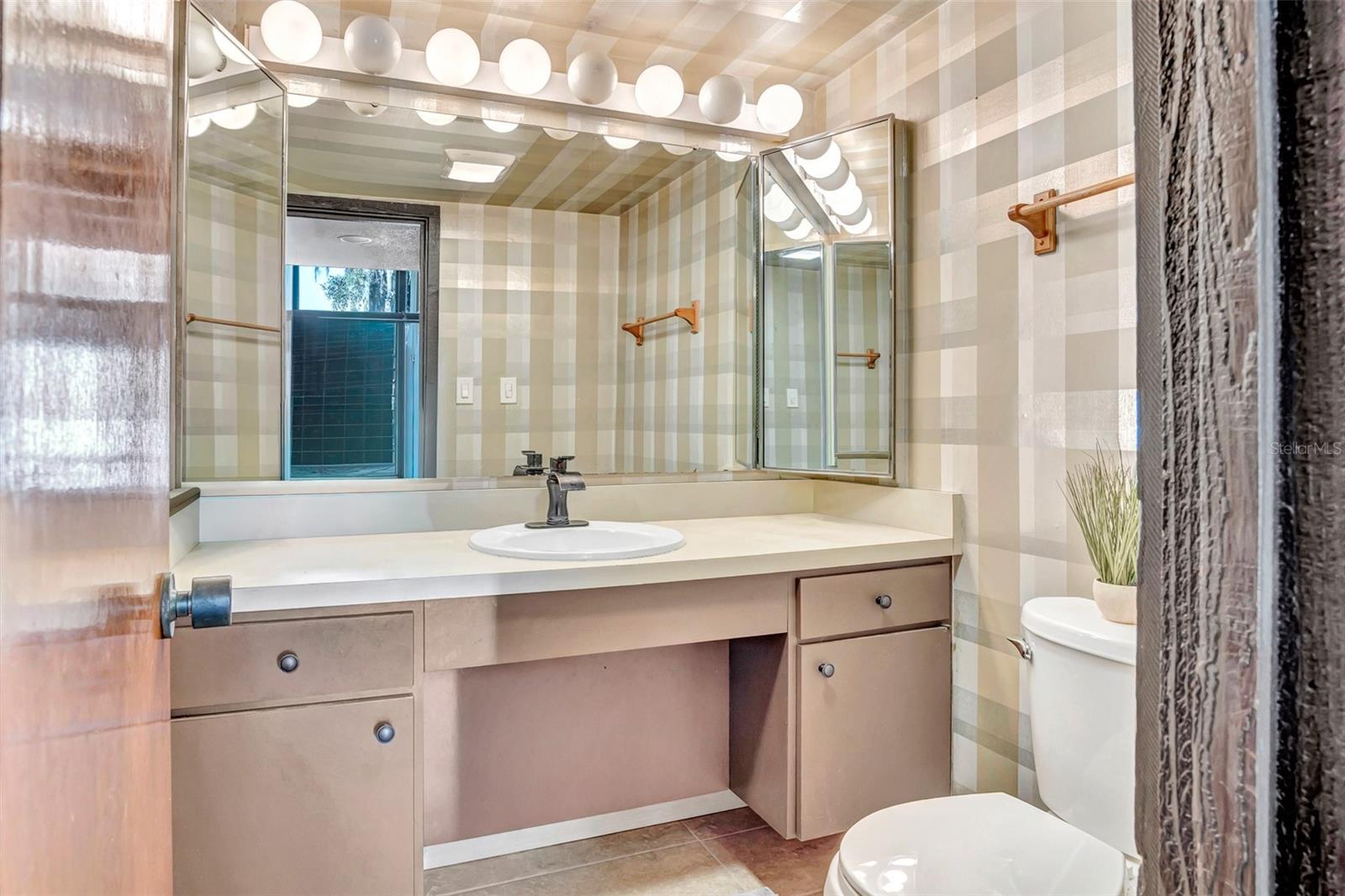 Image 10 of 35 For 4 Nottingham Way