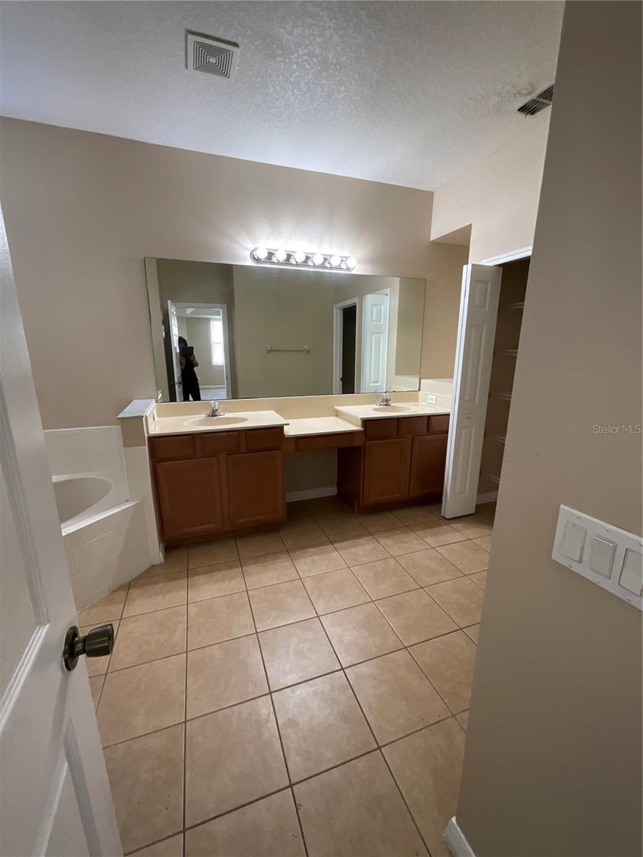 Image 19 of 36 For 2600 Lutza Way