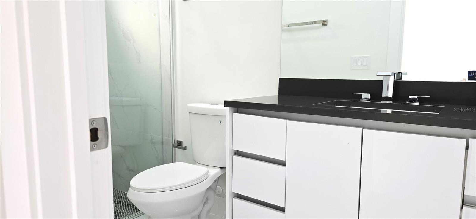 Image 11 of 18 For 618 Raintree Street E