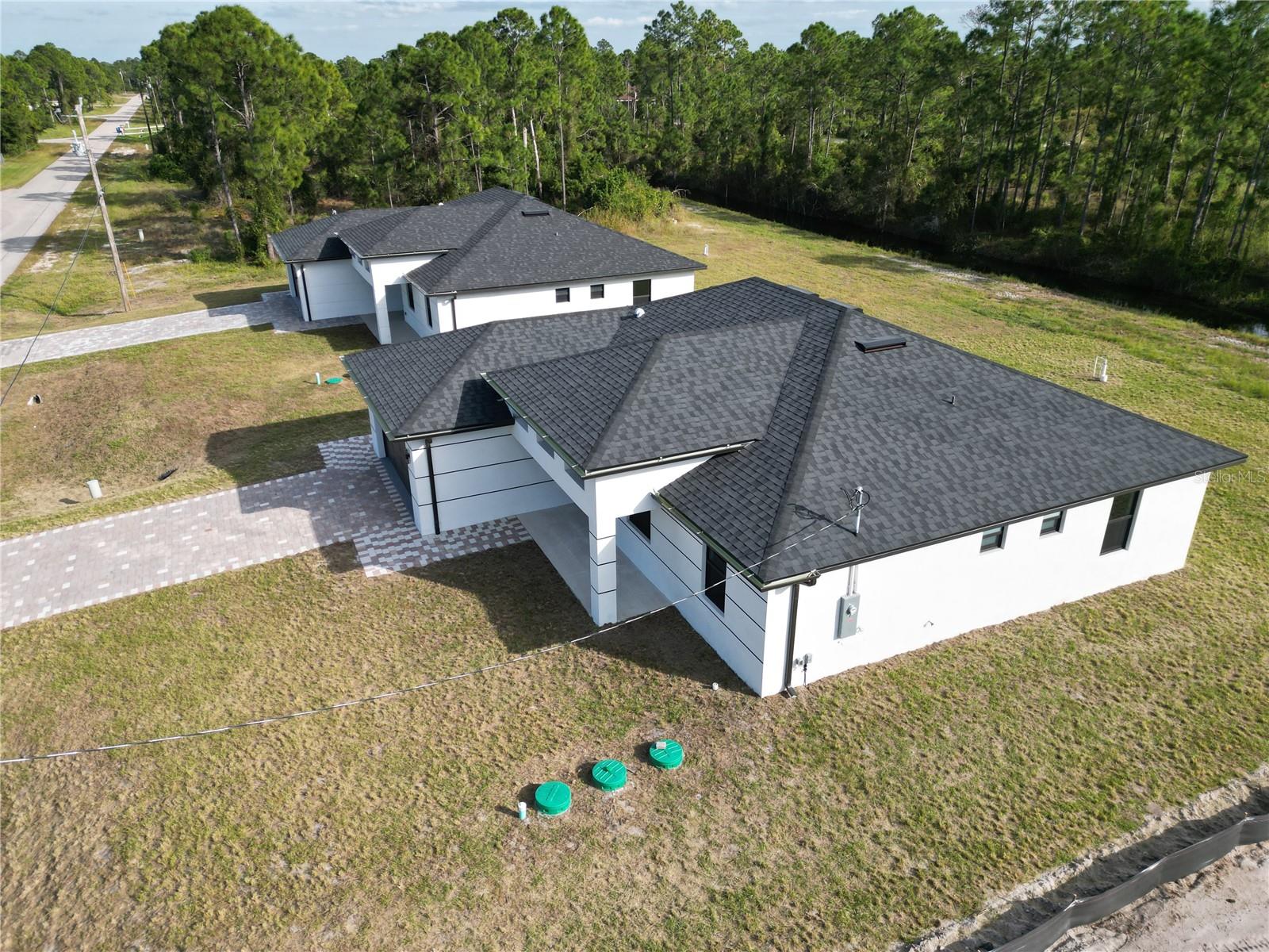 Image 17 of 18 For 618 Raintree Street E