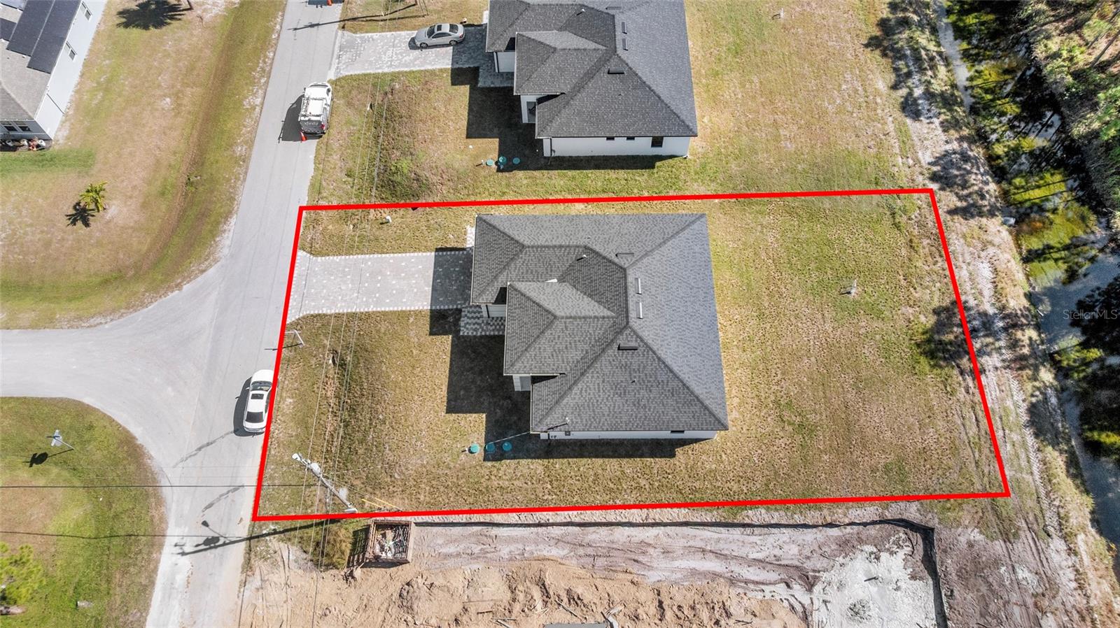 Image 25 of 48 For 618 Raintree Street E