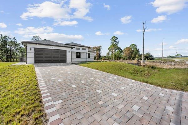 Image 31 of 48 For 618 Raintree Street E