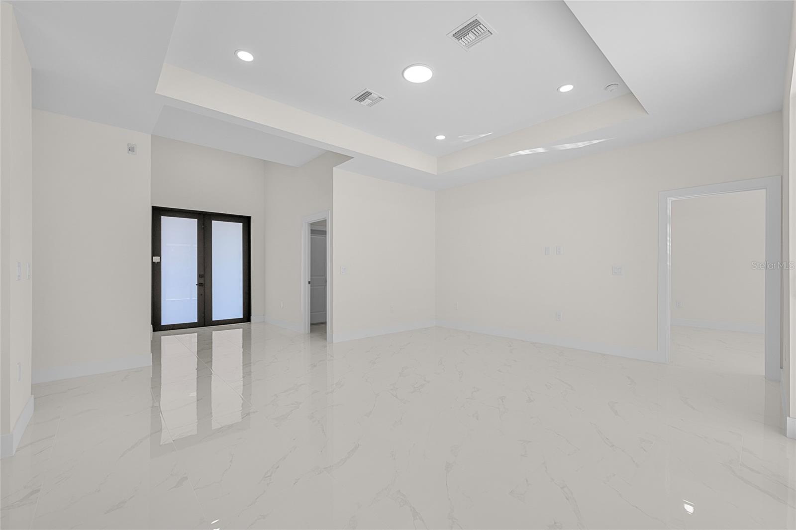 Image 36 of 48 For 618 Raintree Street E