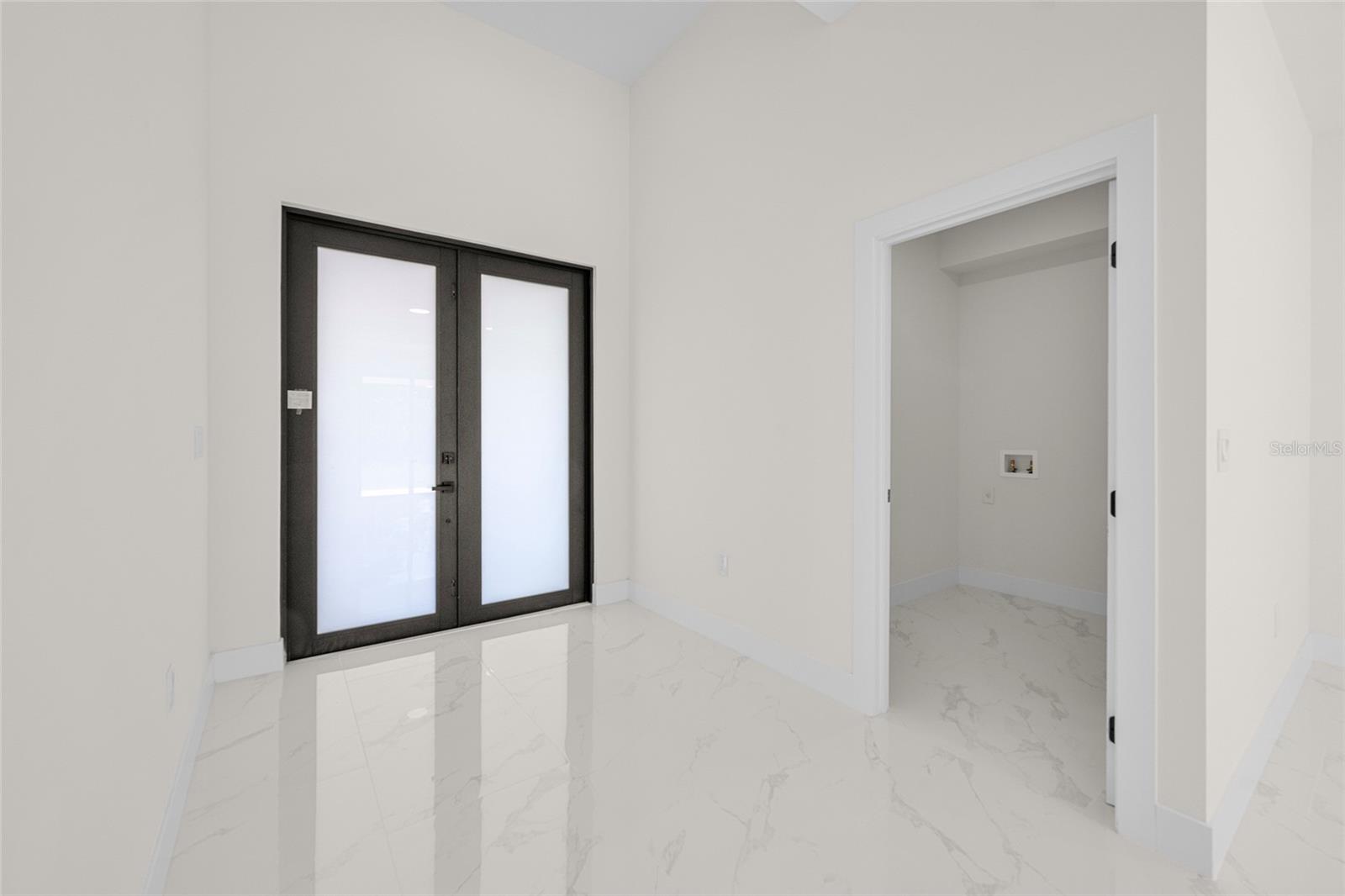 Image 39 of 48 For 618 Raintree Street E