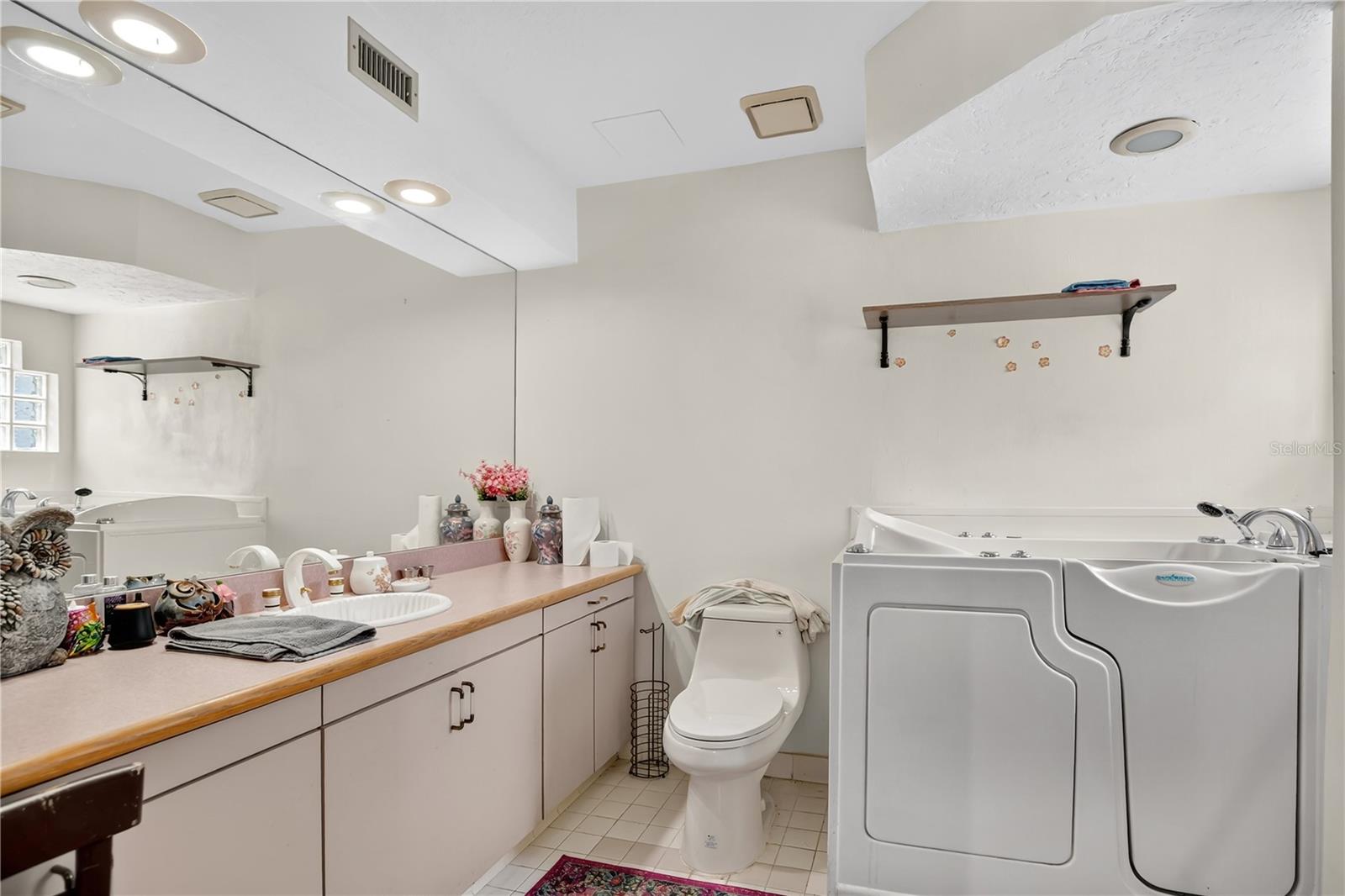 Image 2 of 67 For 9 Stone Gate N