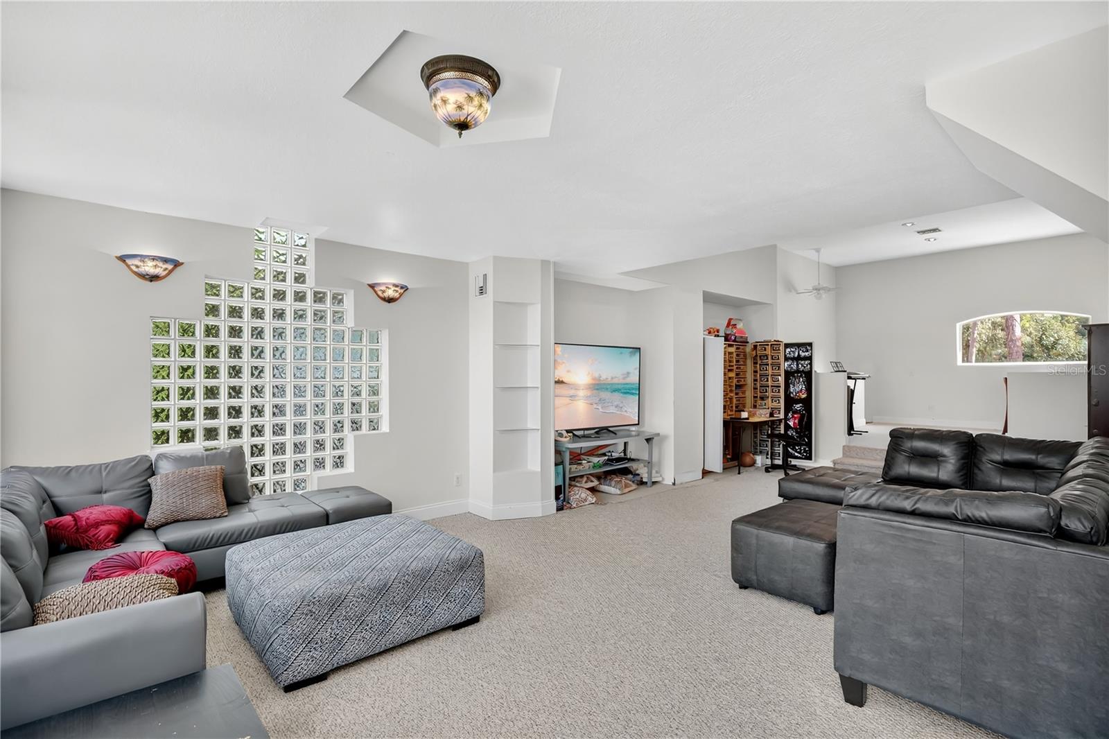 Image 31 of 67 For 9 Stone Gate N