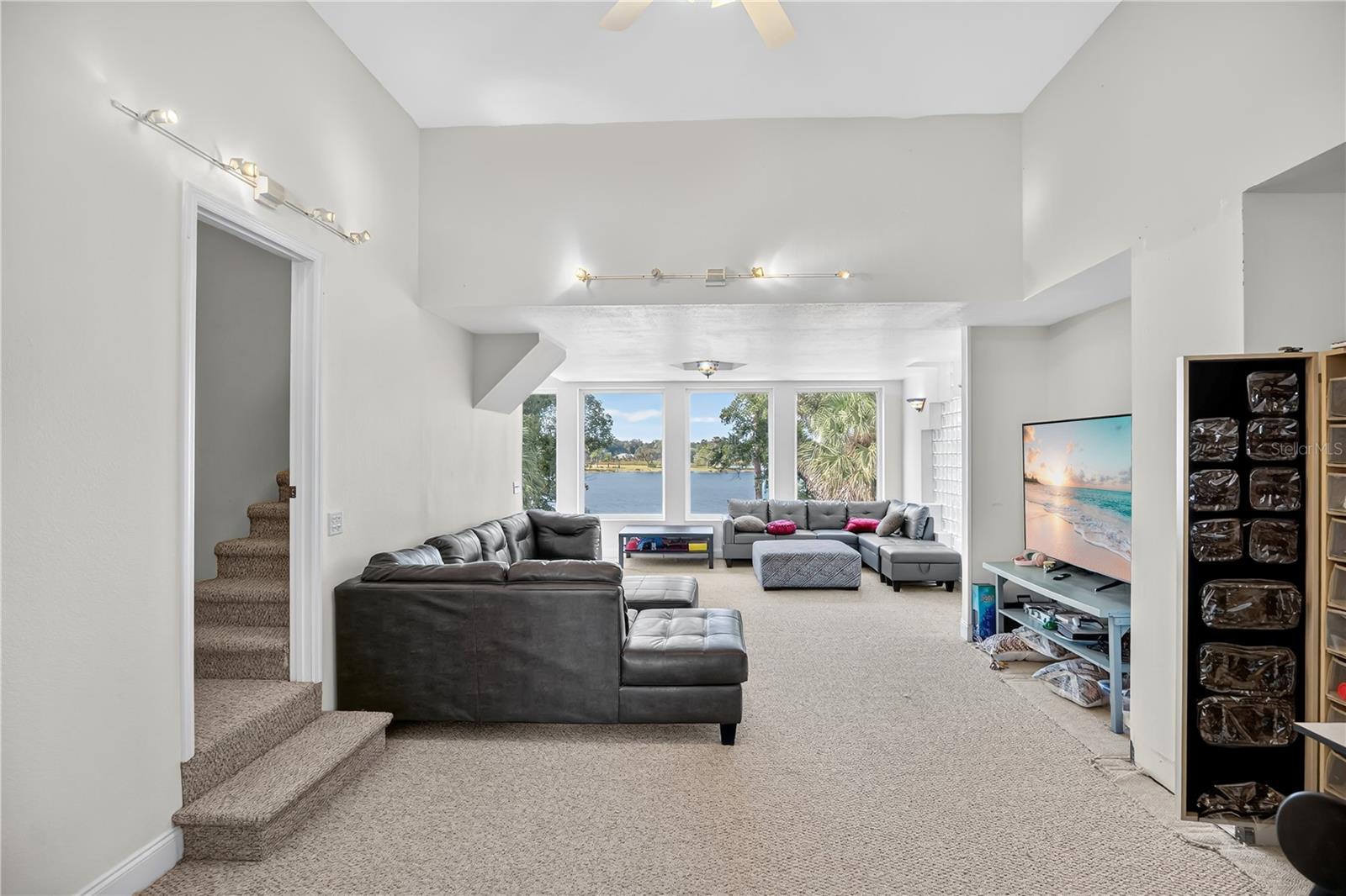 Image 32 of 67 For 9 Stone Gate N