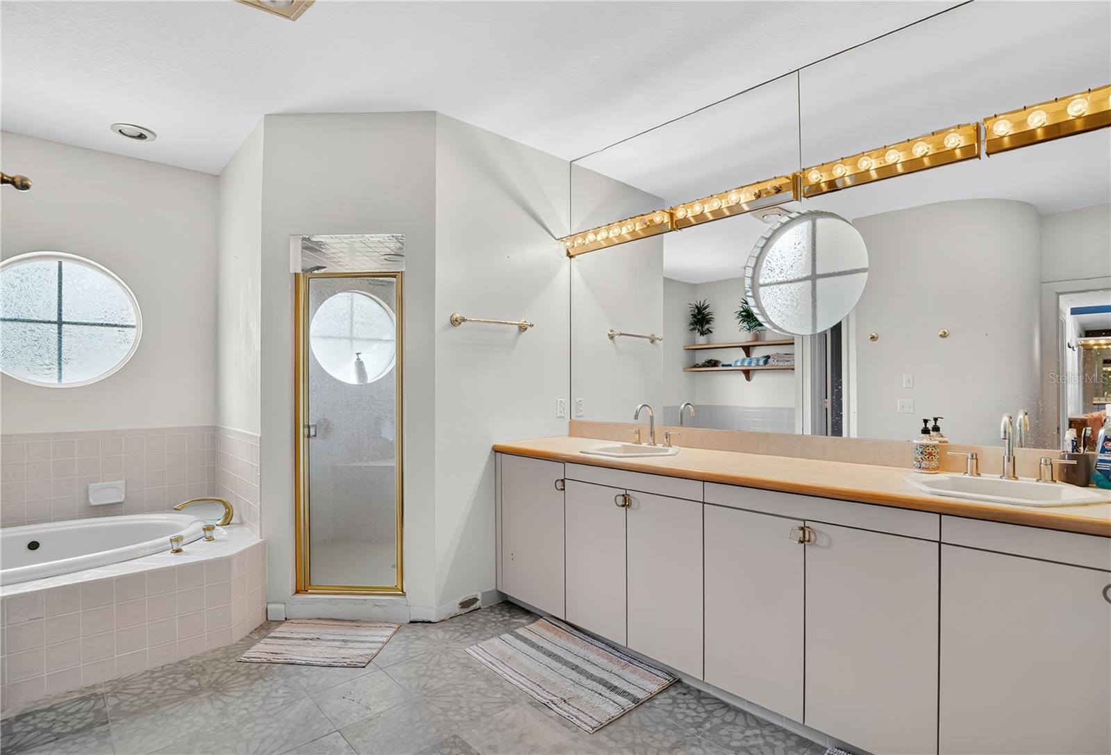 Image 37 of 67 For 9 Stone Gate N