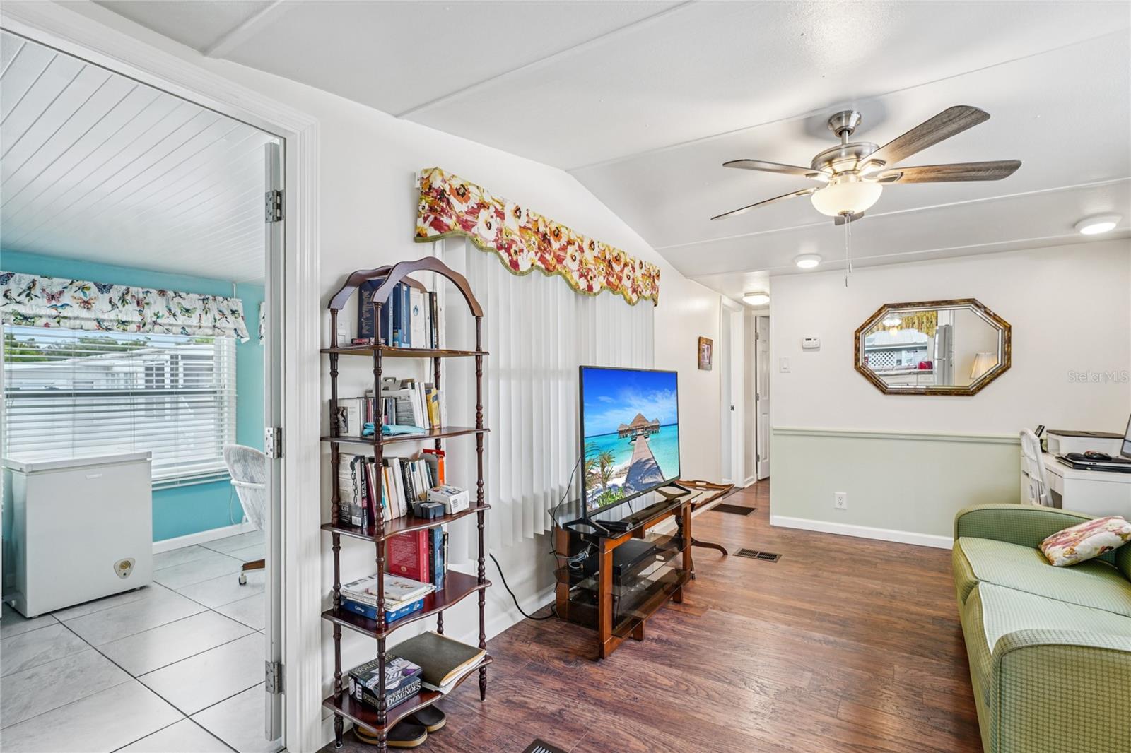 Listing photo id 8 for 7490 46th Avenue N 225