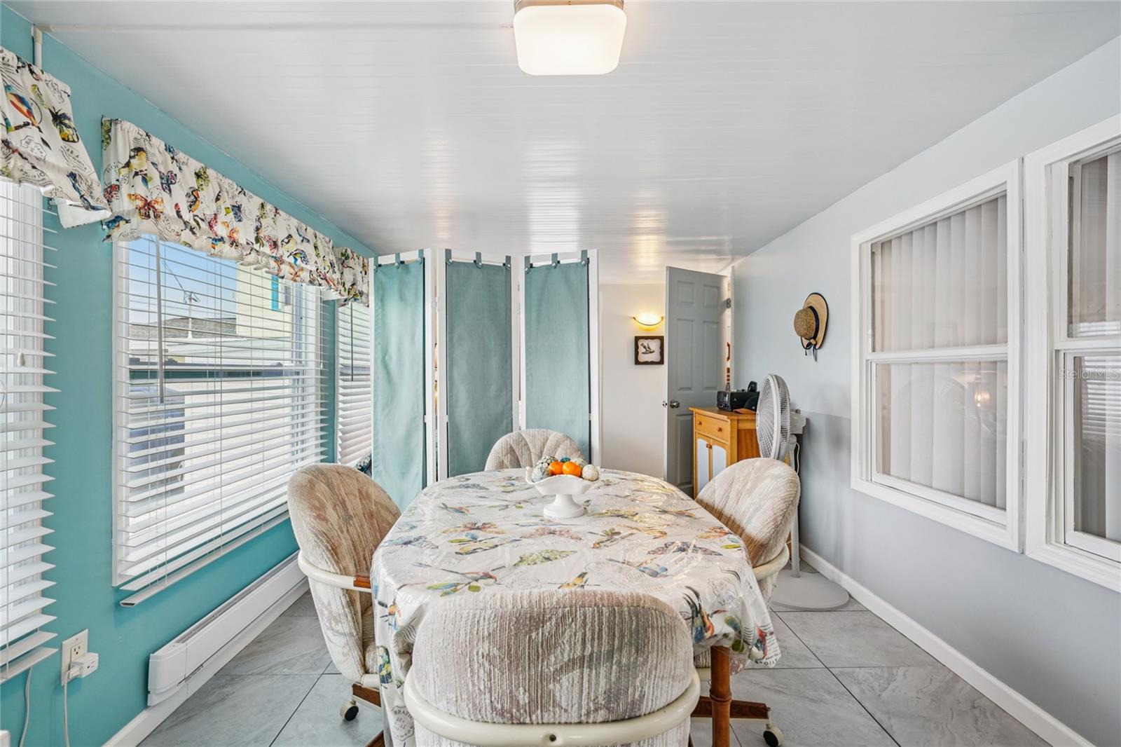 Listing photo id 11 for 7490 46th Avenue N 225