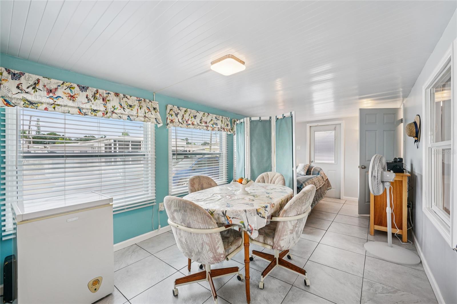 Listing photo id 12 for 7490 46th Avenue N 225