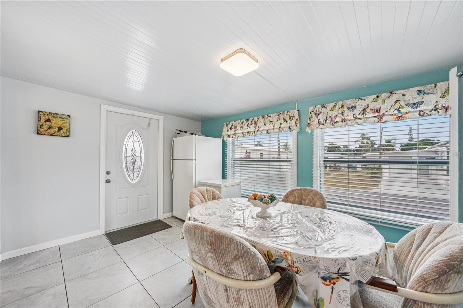 Listing photo id 13 for 7490 46th Avenue N 225