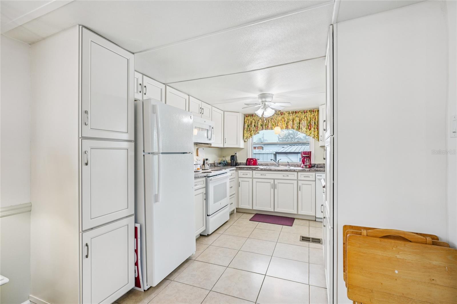 Listing photo id 15 for 7490 46th Avenue N 225