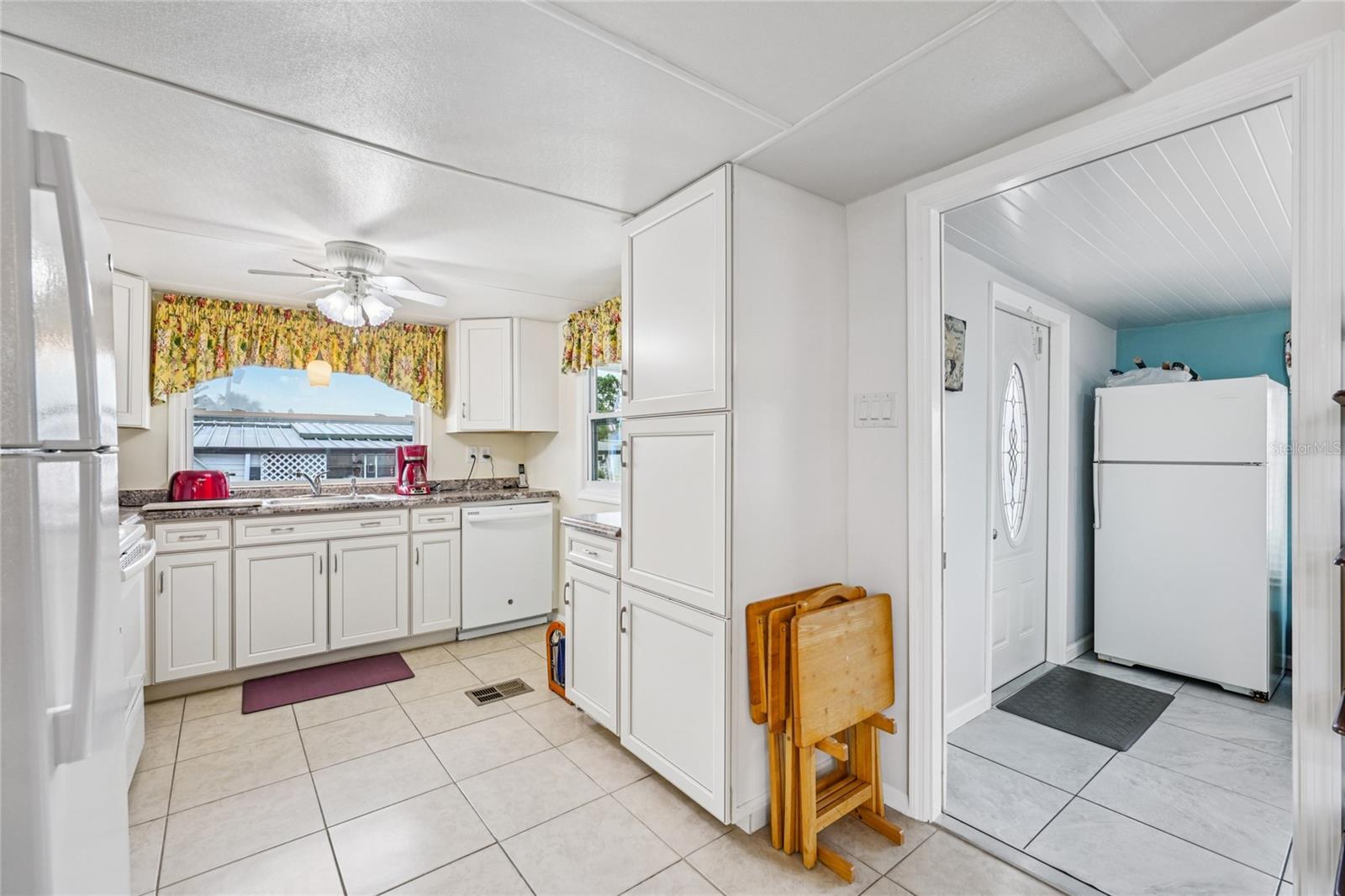 Listing photo id 17 for 7490 46th Avenue N 225